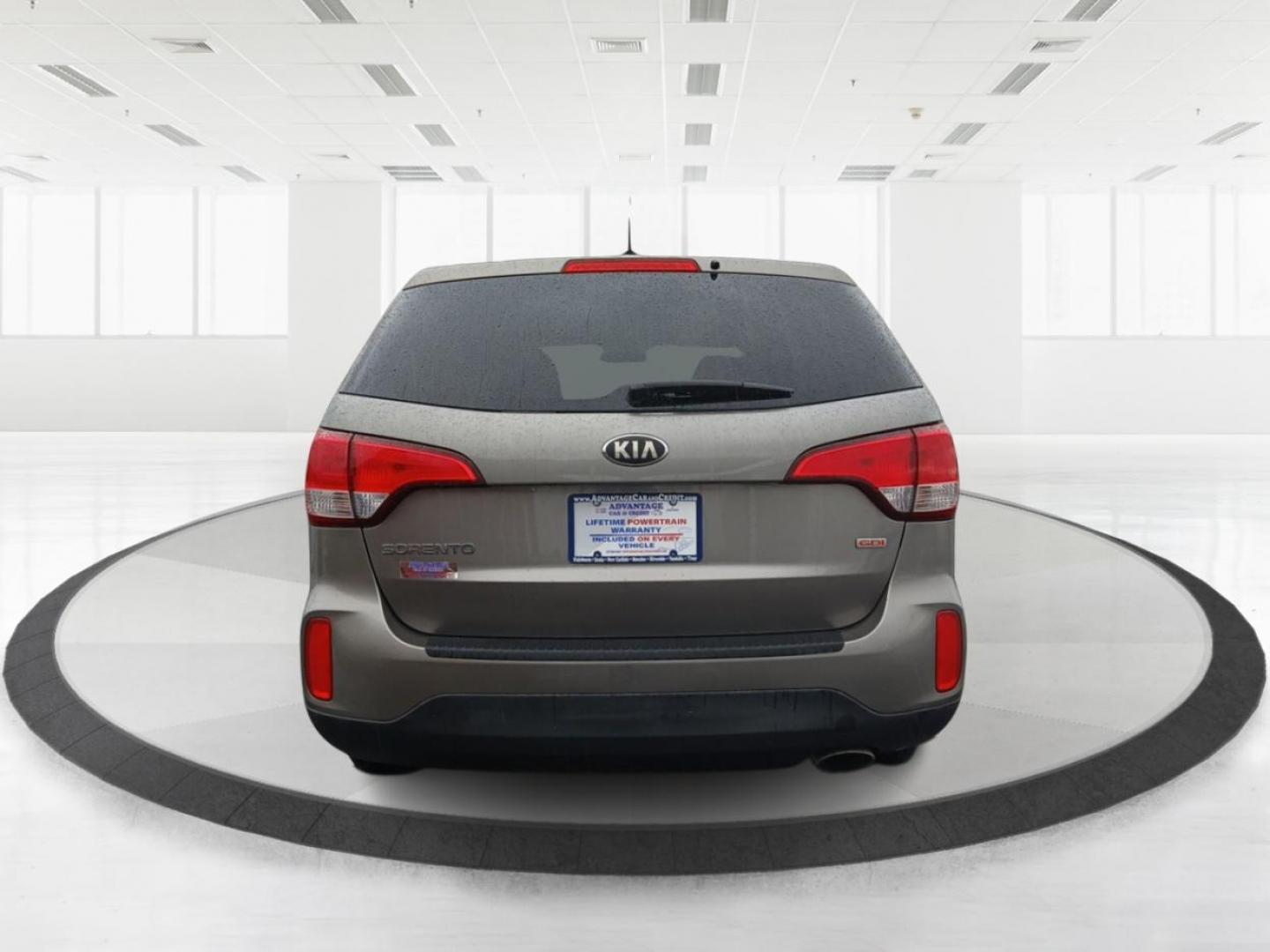 2015 Kia Sorento LX 2WD (5XYKT3A61FG) with an 2.4L L4 DOHC 16V engine, 6-Speed Automatic transmission, located at 4508 South Dixie Dr, Moraine, OH, 45439, (937) 908-9800, 39.689976, -84.218452 - Photo#3