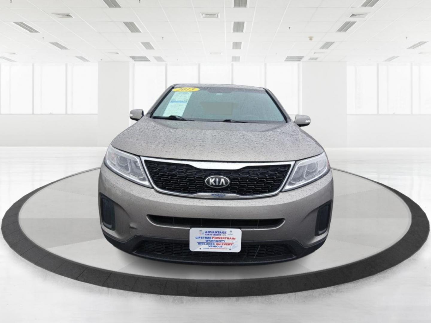 2015 Kia Sorento LX 2WD (5XYKT3A61FG) with an 2.4L L4 DOHC 16V engine, 6-Speed Automatic transmission, located at 4508 South Dixie Dr, Moraine, OH, 45439, (937) 908-9800, 39.689976, -84.218452 - Photo#6