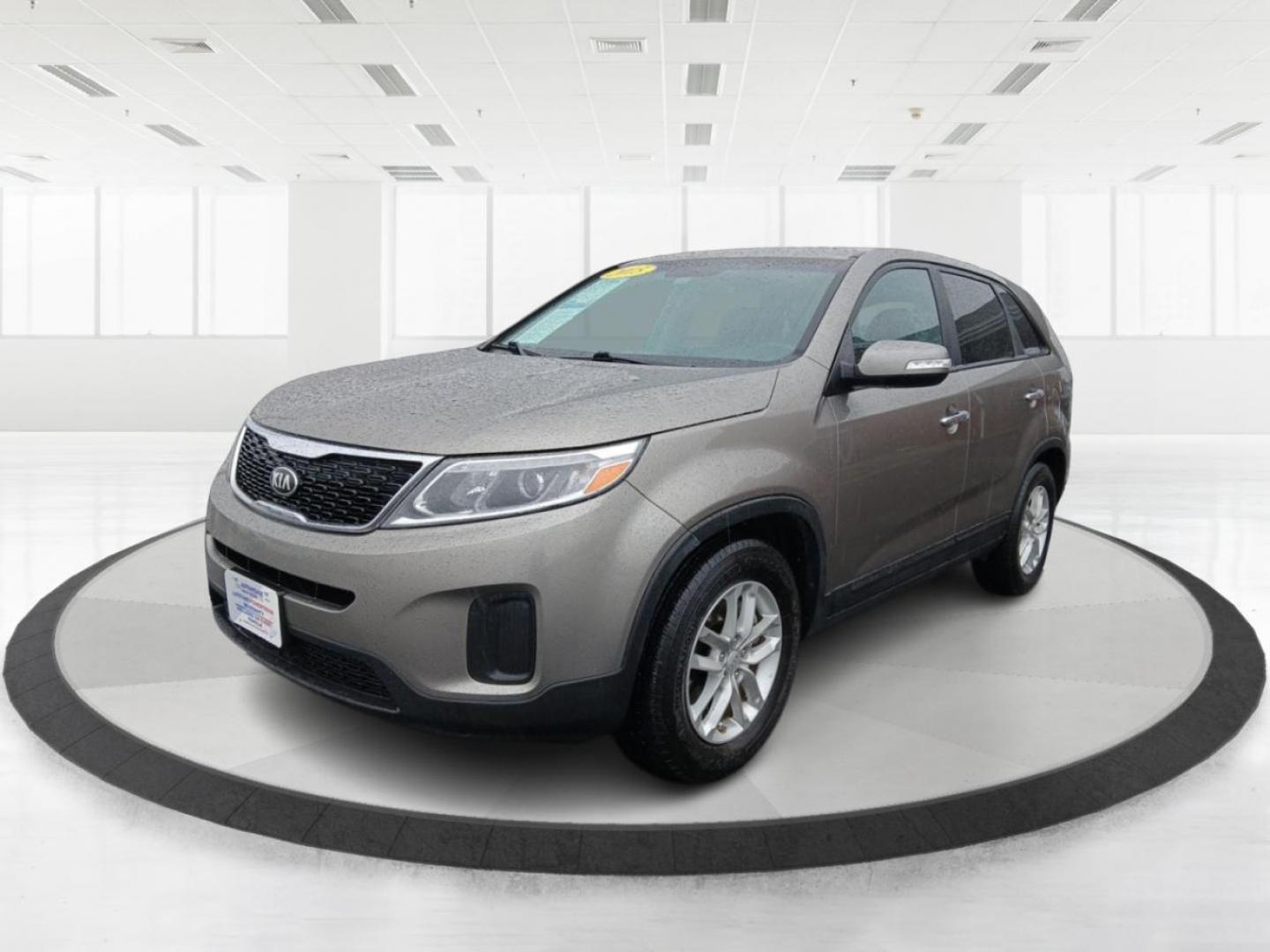 2015 Kia Sorento LX 2WD (5XYKT3A61FG) with an 2.4L L4 DOHC 16V engine, 6-Speed Automatic transmission, located at 4508 South Dixie Dr, Moraine, OH, 45439, (937) 908-9800, 39.689976, -84.218452 - Photo#7