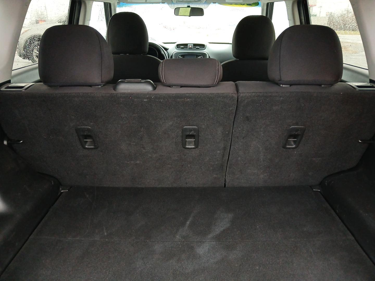 2015 Kia Soul Base (KNDJN2A26F7) with an 1.6L L4 DOHC 16V engine, located at 1184 Kauffman Ave, Fairborn, OH, 45324, (937) 908-9800, 39.807072, -84.030914 - Photo#11
