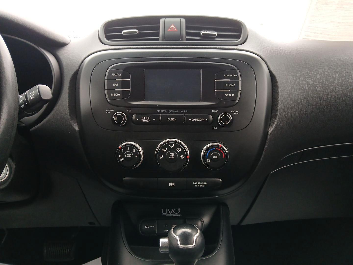 2015 Kia Soul Base (KNDJN2A26F7) with an 1.6L L4 DOHC 16V engine, located at 1184 Kauffman Ave, Fairborn, OH, 45324, (937) 908-9800, 39.807072, -84.030914 - Photo#12