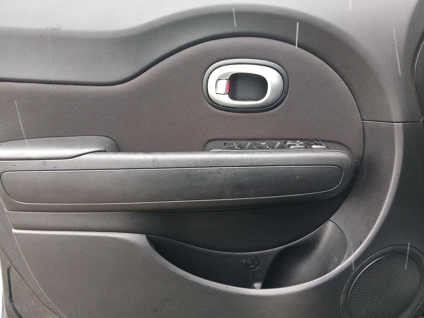 2015 Kia Soul Base (KNDJN2A26F7) with an 1.6L L4 DOHC 16V engine, located at 1184 Kauffman Ave, Fairborn, OH, 45324, (937) 908-9800, 39.807072, -84.030914 - Photo#17