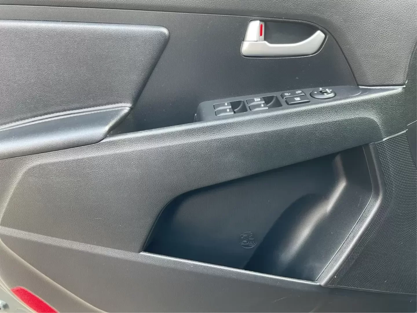 2015 Kia Sportage LX (KNDPB3AC8F7) with an Other engine, located at 8750 N County Rd 25A, Piqua, OH, 45356, (937) 908-9800, 40.164391, -84.232513 - Photo#9