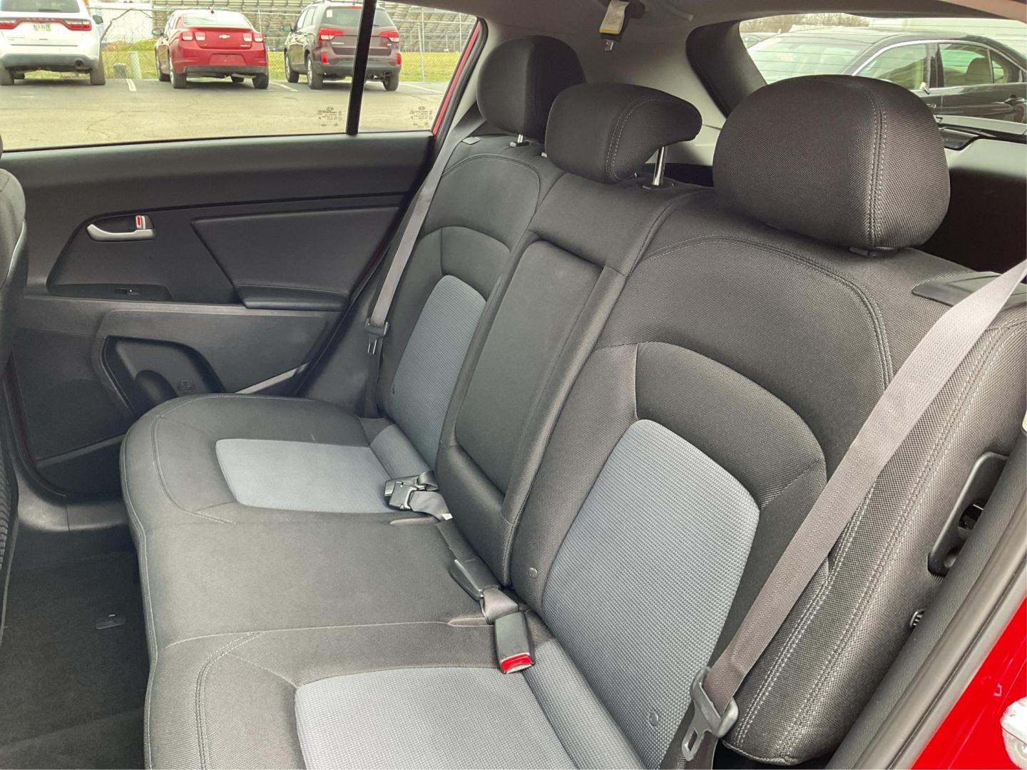 2015 Kia Sportage LX FWD (KNDPB3AC3F7) with an 2.4L V6 DOHC 24V engine, 6-Speed Automatic transmission, located at 1099 N County Rd 25A , Troy, OH, 45373, (937) 908-9800, 40.057079, -84.212883 - Photo#9