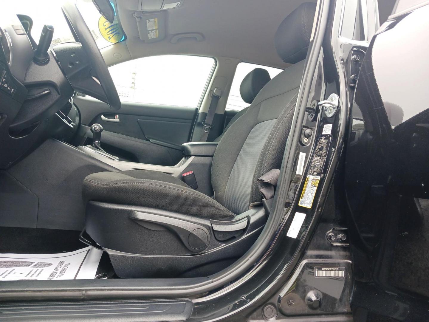2015 Kia Sportage LX AWD (KNDPBCAC2F7) with an 2.4L V6 DOHC 24V engine, 6-Speed Automatic transmission, located at 1230 East Main St, Xenia, OH, 45385, (937) 908-9800, 39.688026, -83.910172 - Photo#8