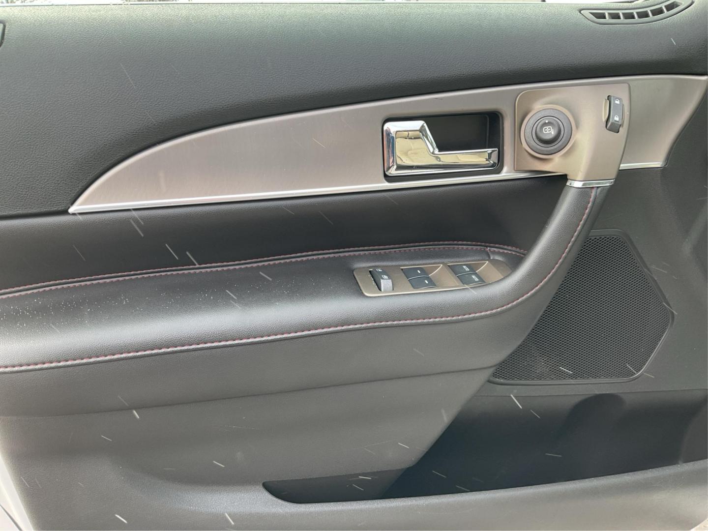 2015 Lincoln MKX Base AWD (2LMDJ8JK7FB) with an Other engine, located at 401 Woodman Dr, Riverside, OH, 45431, (937) 908-9800, 39.760899, -84.123421 - Photo#18