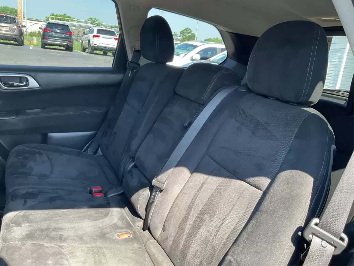 2015 Nissan Pathfinder S (5N1AR2MMXFC) with an 3.5L V-6 DOHC engine, located at 1184 Kauffman Ave, Fairborn, OH, 45324, (937) 908-9800, 39.807072, -84.030914 - Photo#9