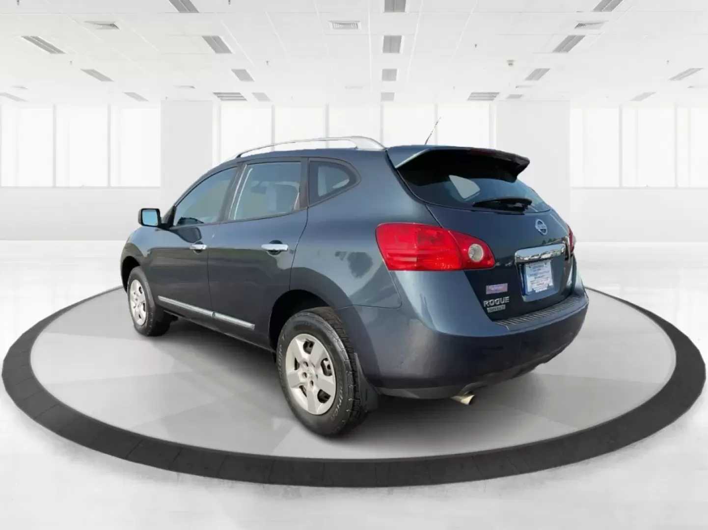 2015 Nissan Rogue S (JN8AS5MV3FW) with an 2.5L I-4 DOHC engine, located at 1099 N County Rd 25A , Troy, OH, 45373, (937) 908-9800, 40.057079, -84.212883 - Photo#4
