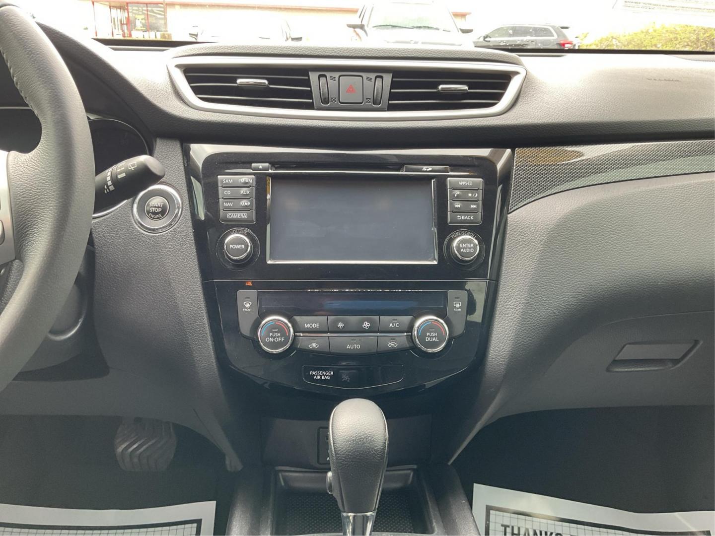 2015 Nissan Rogue SL (5N1AT2MV4FC) with an 2.5L I-4 DOHC engine, located at 880 E. National Road, Vandalia, OH, 45377, (937) 908-9800, 39.891918, -84.183594 - Photo#10