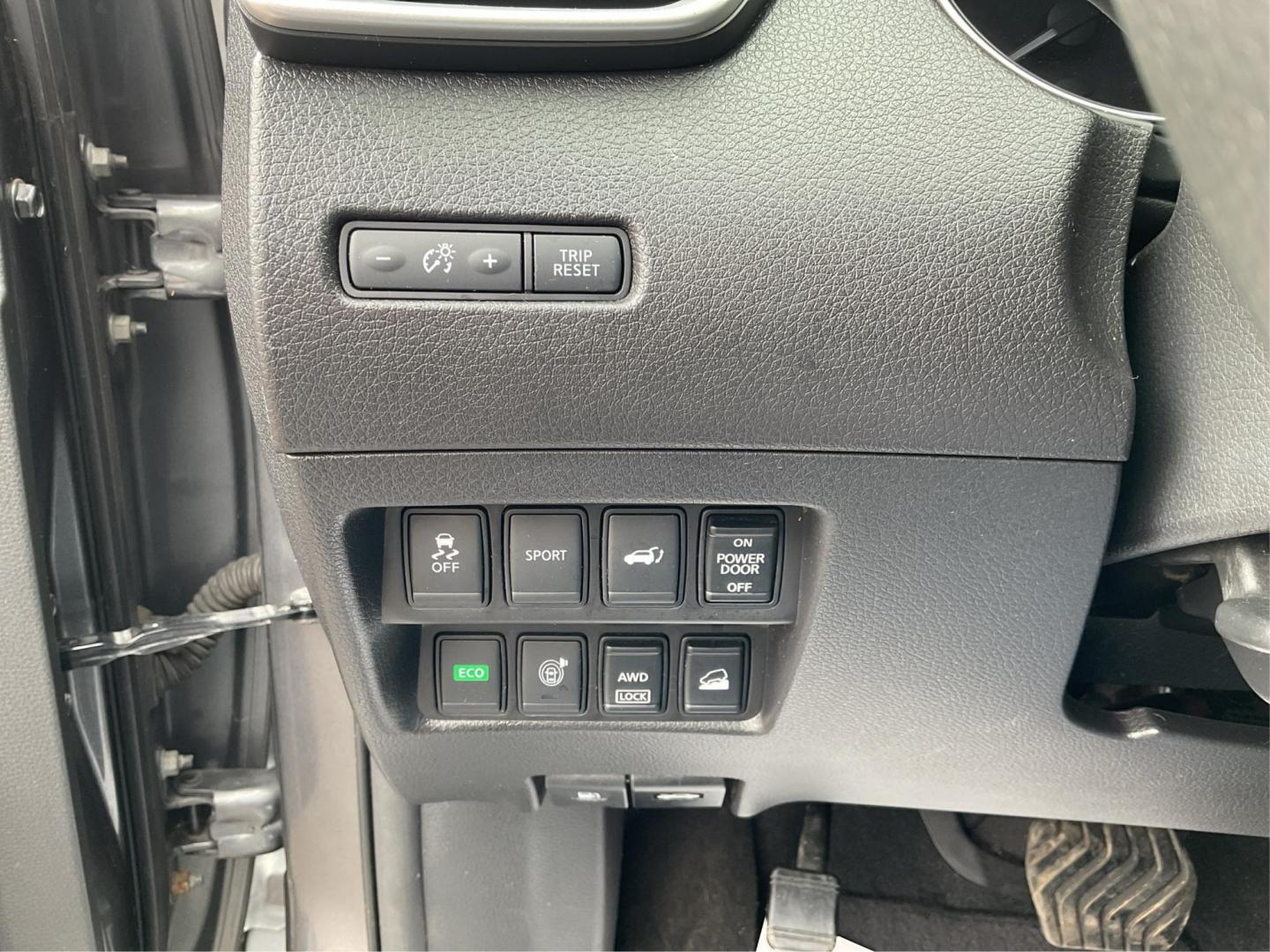 2015 Nissan Rogue SL (5N1AT2MV4FC) with an 2.5L I-4 DOHC engine, located at 880 E. National Road, Vandalia, OH, 45377, (937) 908-9800, 39.891918, -84.183594 - Photo#14