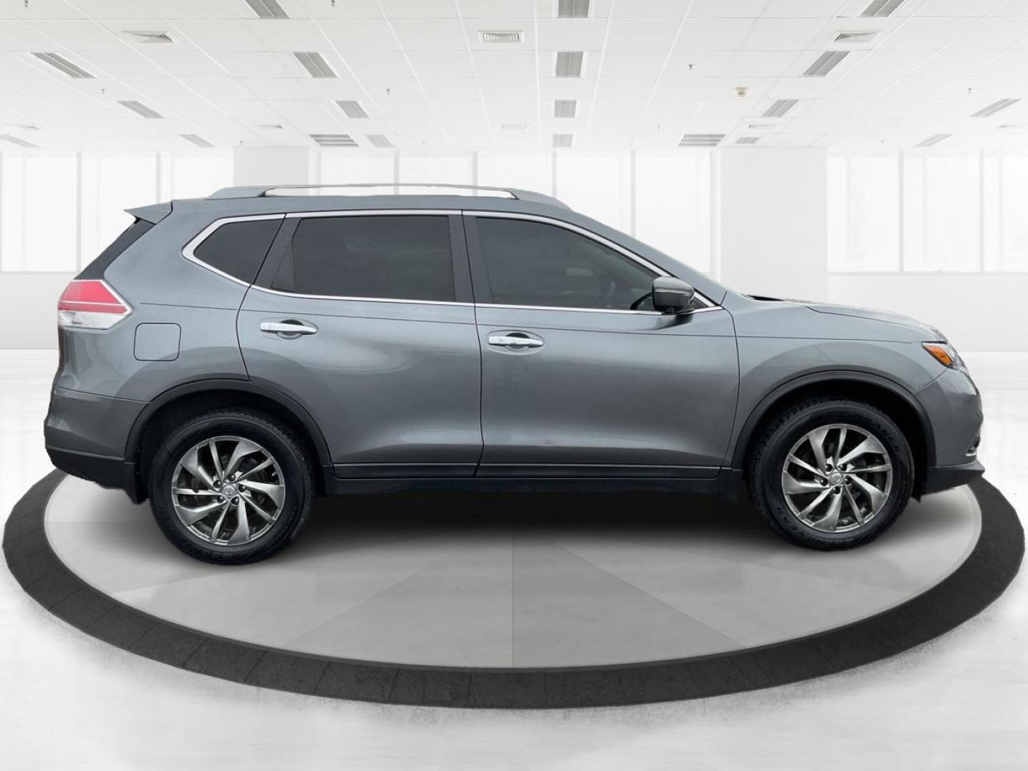 2015 Nissan Rogue SL (5N1AT2MV4FC) with an 2.5L I-4 DOHC engine, located at 880 E. National Road, Vandalia, OH, 45377, (937) 908-9800, 39.891918, -84.183594 - Photo#1