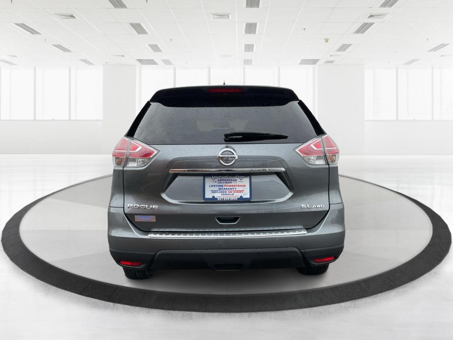 2015 Nissan Rogue SL (5N1AT2MV4FC) with an 2.5L I-4 DOHC engine, located at 880 E. National Road, Vandalia, OH, 45377, (937) 908-9800, 39.891918, -84.183594 - Photo#3