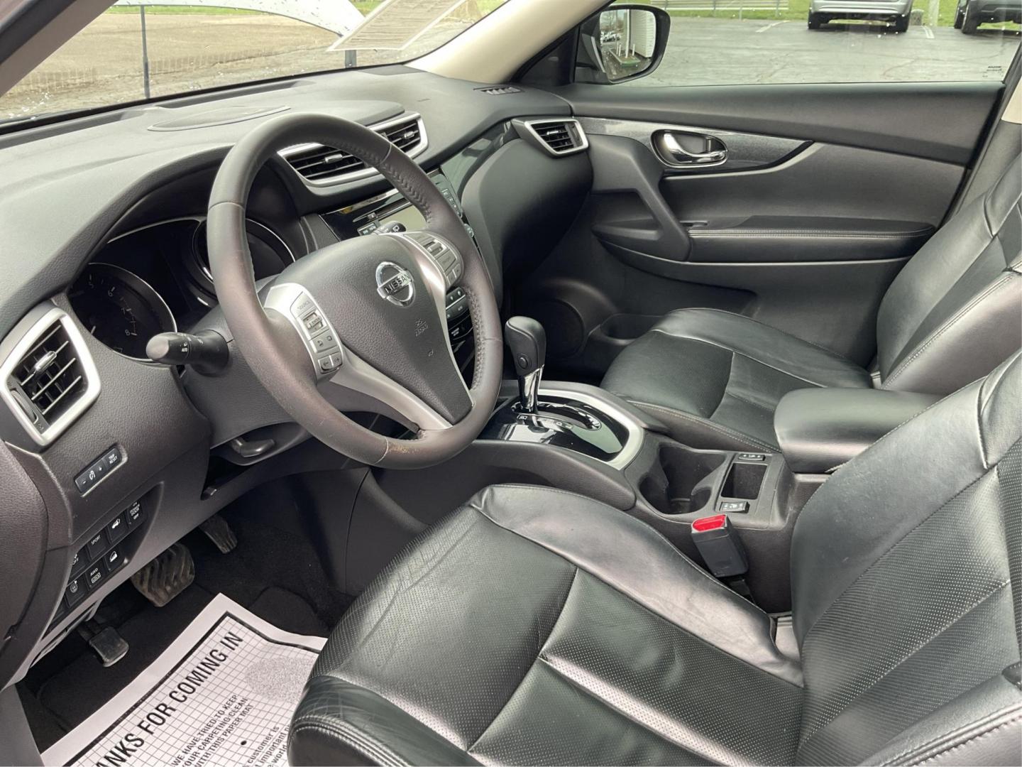 2015 Nissan Rogue SL (5N1AT2MV4FC) with an 2.5L I-4 DOHC engine, located at 880 E. National Road, Vandalia, OH, 45377, (937) 908-9800, 39.891918, -84.183594 - Photo#7