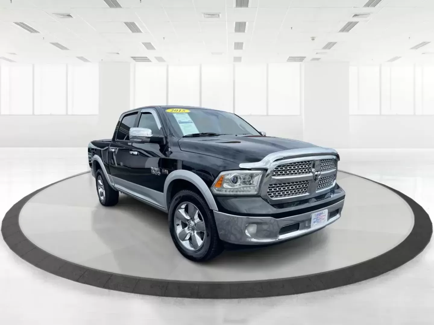 2015 Ram 1500 Laramie Crew Cab SWB 4WD (1C6RR7NT7FS) with an 5.7L V8 OHV 16V engine, 8-Speed Automatic transmission, located at 1230 East Main St, Xenia, OH, 45385, (937) 908-9800, 39.688026, -83.910172 - Photo#0