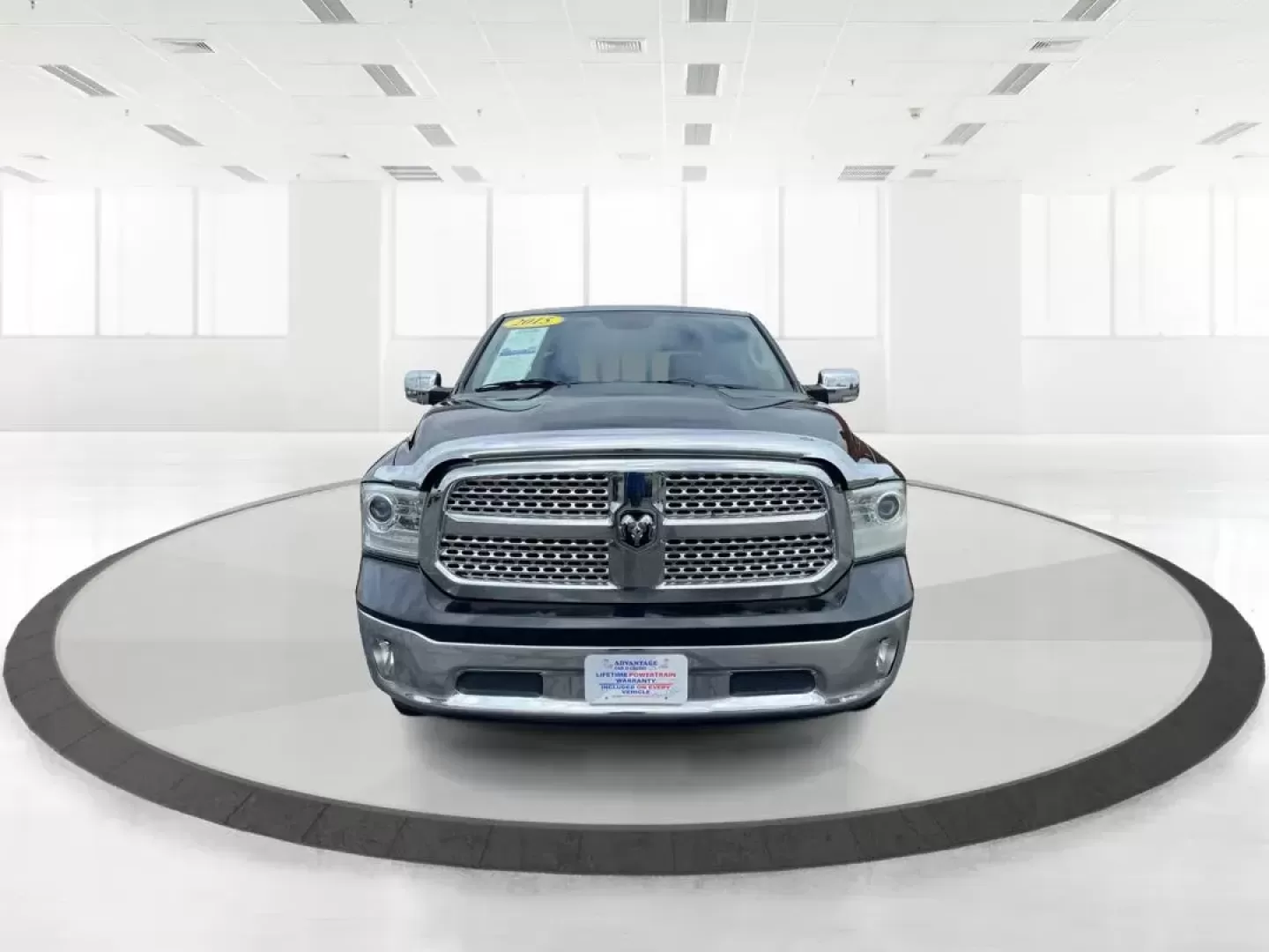 2015 Ram 1500 Laramie Crew Cab SWB 4WD (1C6RR7NT7FS) with an 5.7L V8 OHV 16V engine, 8-Speed Automatic transmission, located at 1230 East Main St, Xenia, OH, 45385, (937) 908-9800, 39.688026, -83.910172 - Photo#7
