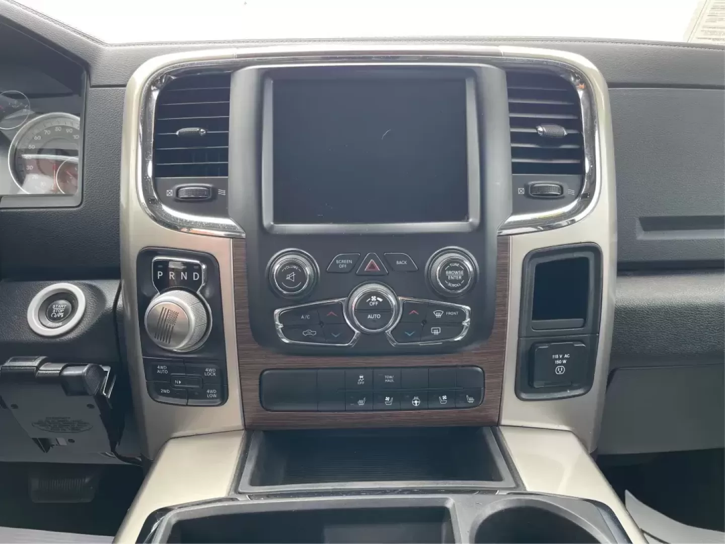 2015 Ram 1500 Laramie Crew Cab SWB 4WD (1C6RR7NT7FS) with an 5.7L V8 OHV 16V engine, 8-Speed Automatic transmission, located at 1230 East Main St, Xenia, OH, 45385, (937) 908-9800, 39.688026, -83.910172 - Photo#13