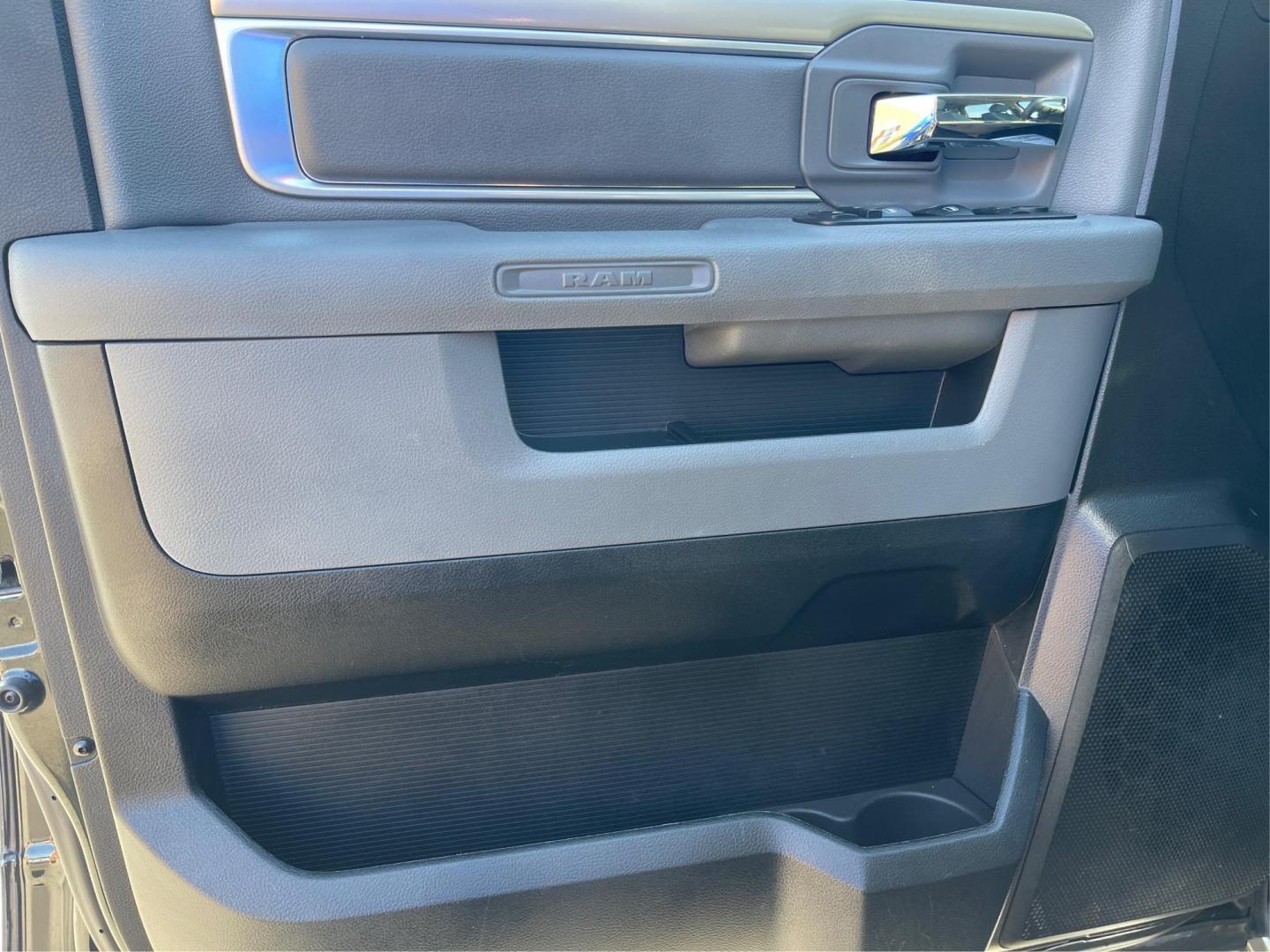 2015 Ram 1500 Big Horn (1C6RR7LT2FS) with an 3.6L V-6 DOHC engine, located at 1184 Kauffman Ave, Fairborn, OH, 45324, (937) 908-9800, 39.807072, -84.030914 - Photo#18