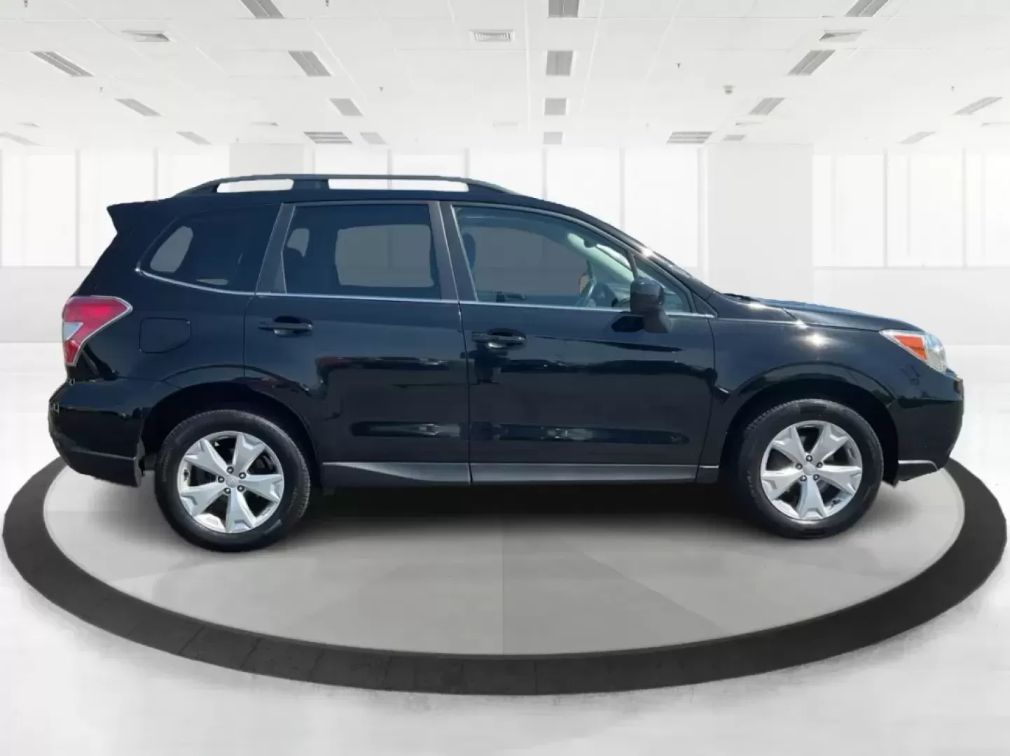 2015 Subaru Forester 2.5i Limited (JF2SJAHC5FH) with an 2.5L H-4 DOHC engine, located at 1184 Kauffman Ave, Fairborn, OH, 45324, (937) 908-9800, 39.807072, -84.030914 - Photo#1