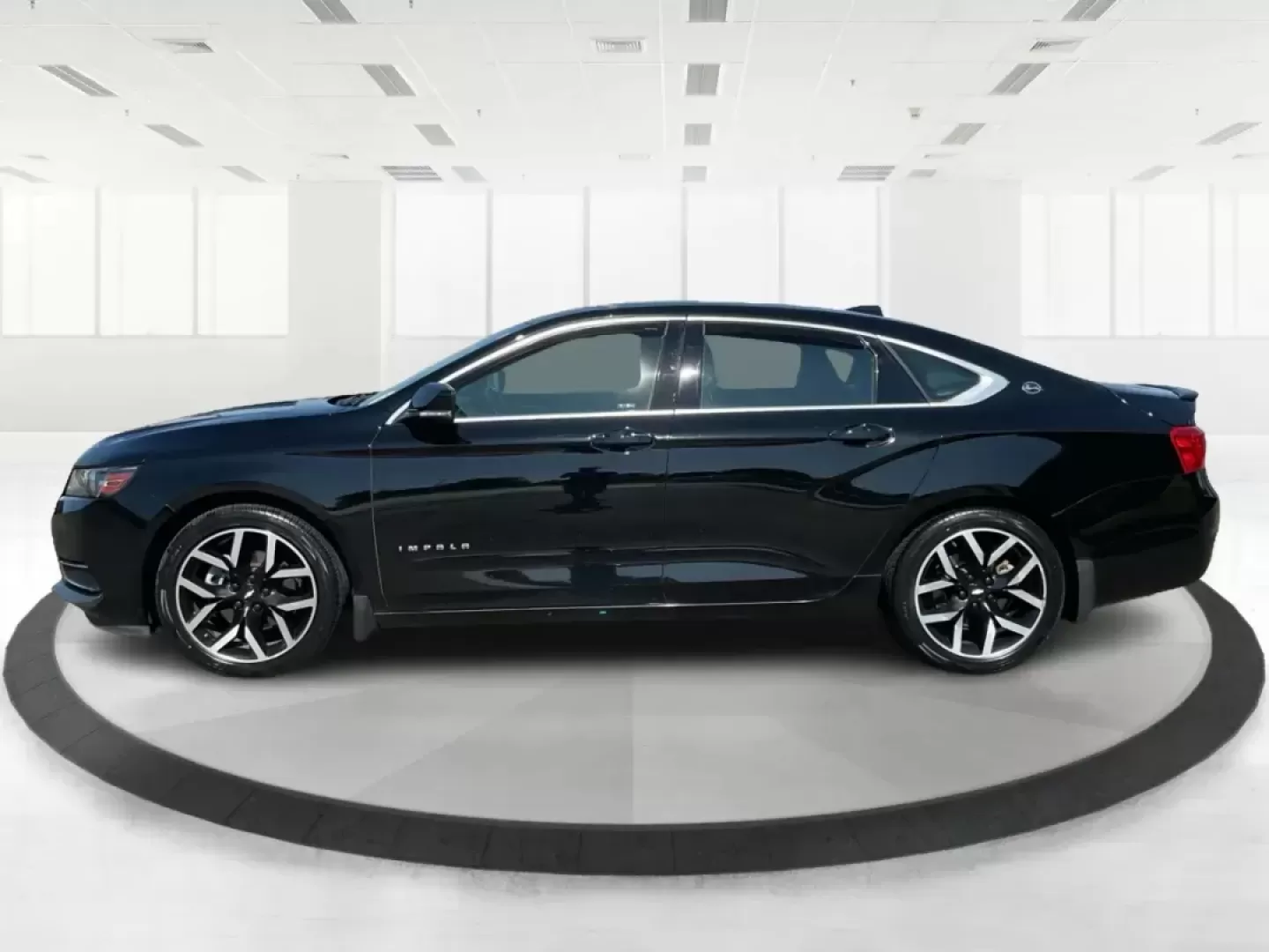 2016 Chevrolet Impala LT (2G1115S37G9) with an 3.6L V-6 gasoline direct injection engine, located at 880 E. National Road, Vandalia, OH, 45377, (937) 908-9800, 39.891918, -84.183594 - Photo#5