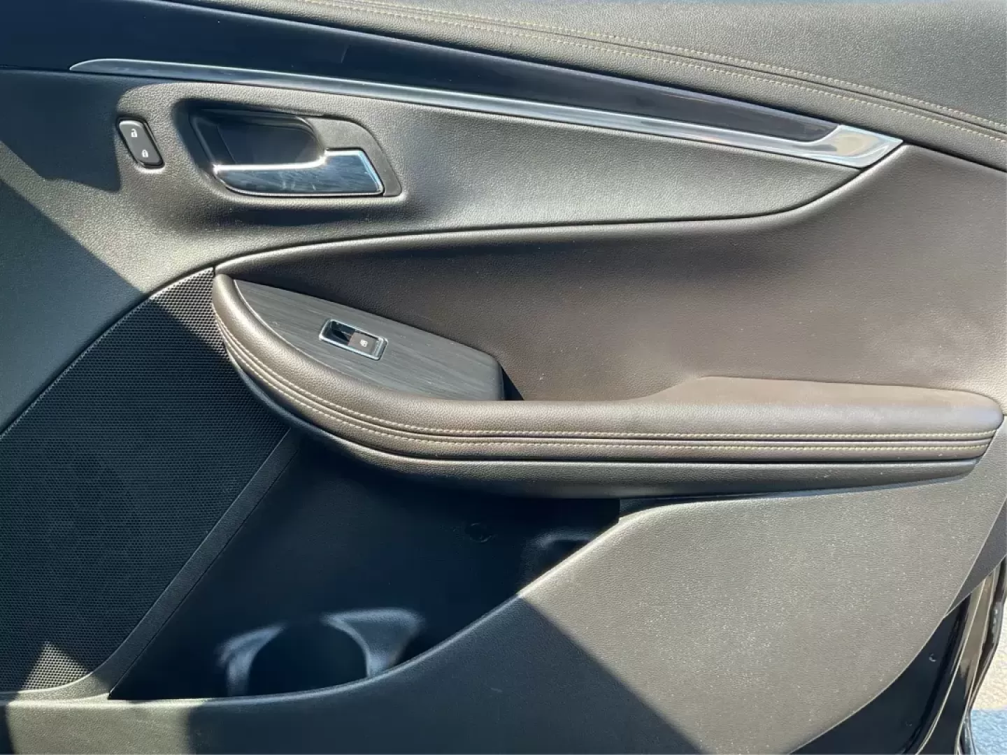 2016 Chevrolet Impala LT (2G1115S37G9) with an 3.6L V-6 gasoline direct injection engine, located at 880 E. National Road, Vandalia, OH, 45377, (937) 908-9800, 39.891918, -84.183594 - Photo#18