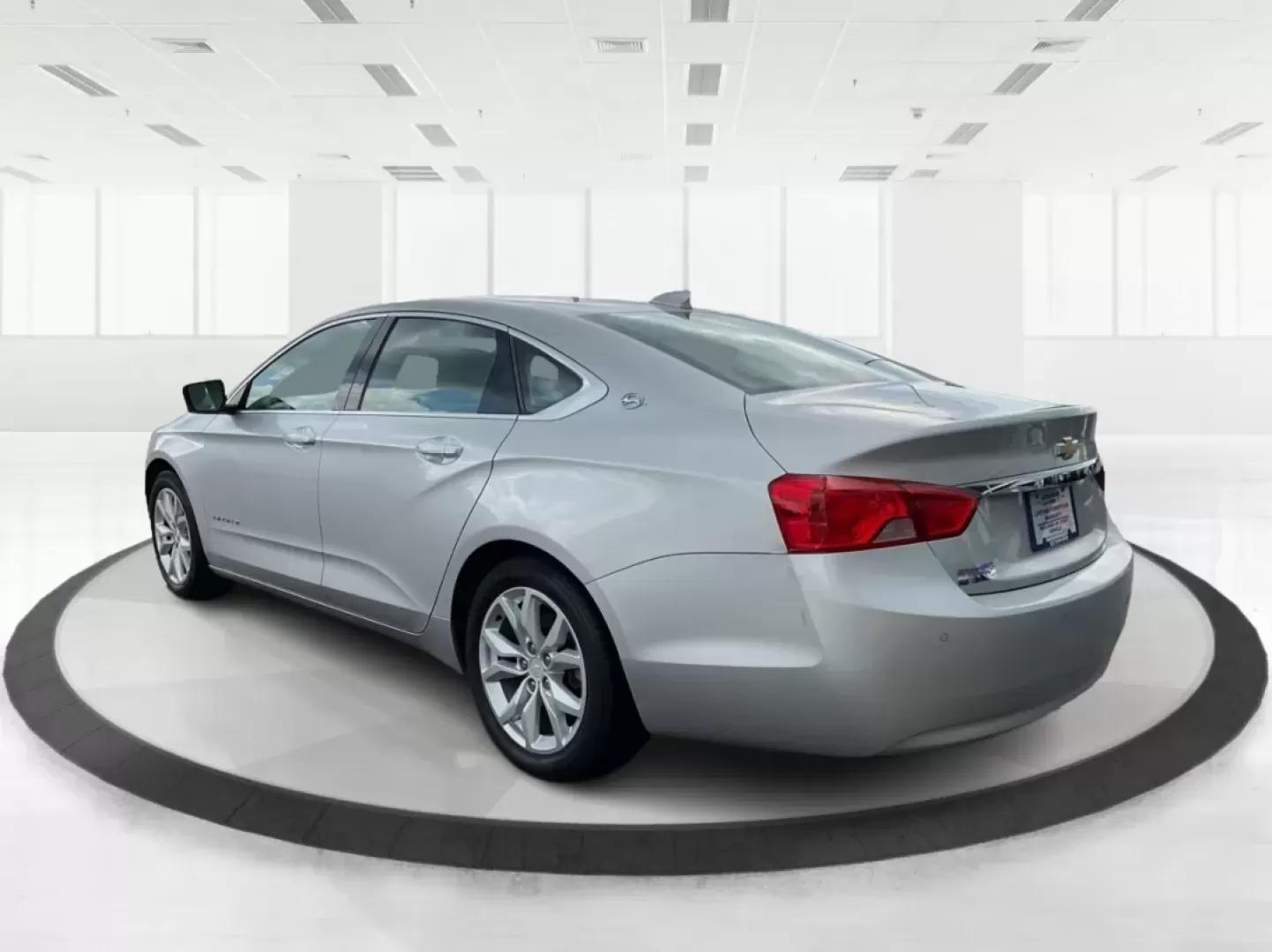 2016 Chevrolet Impala 1LT (2G1105SA4G9) with an Ecotec 2.5L I-4 gasoline direct injection engine, located at 4508 South Dixie Dr, Moraine, OH, 45439, (937) 908-9800, 39.689976, -84.218452 - Photo#4