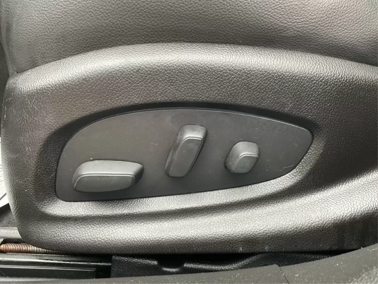 2016 Chevrolet Impala 1LT (2G1105SA4G9) with an Ecotec 2.5L I-4 gasoline direct injection engine, located at 4508 South Dixie Dr, Moraine, OH, 45439, (937) 908-9800, 39.689976, -84.218452 - Photo#16