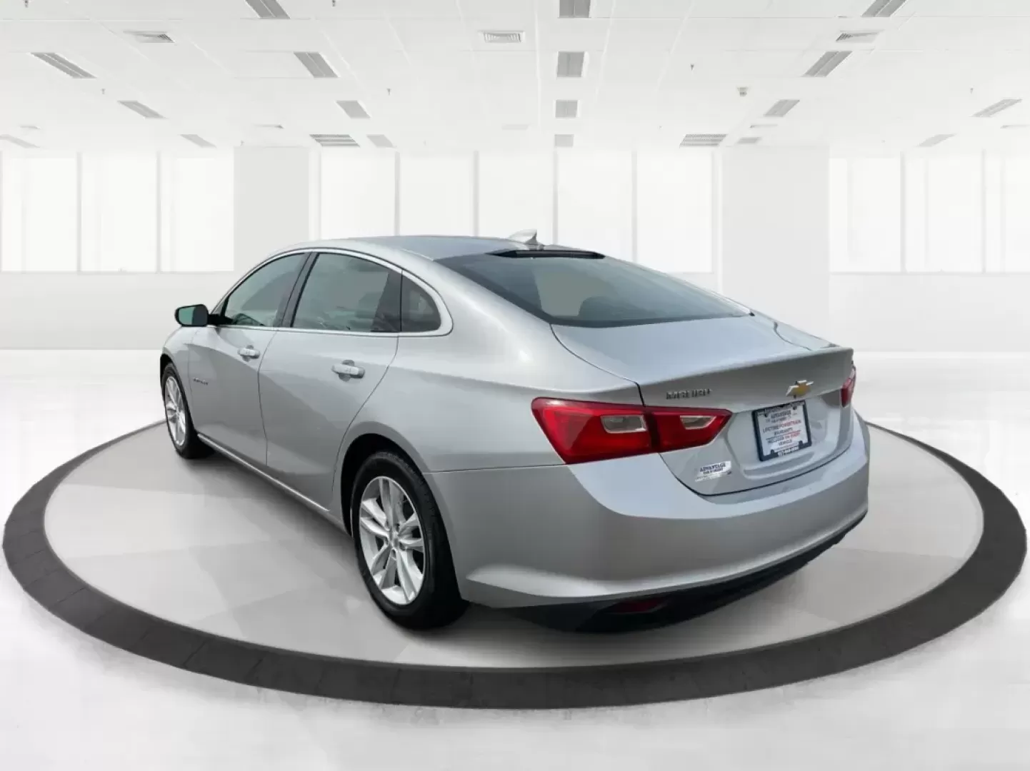 2016 Chevrolet Malibu 1LT (1G1ZE5ST4GF) with an ECOTEC 1.5L I-4 gasoline direct injection engine, located at 1184 Kauffman Ave, Fairborn, OH, 45324, (937) 908-9800, 39.807072, -84.030914 - Photo#4