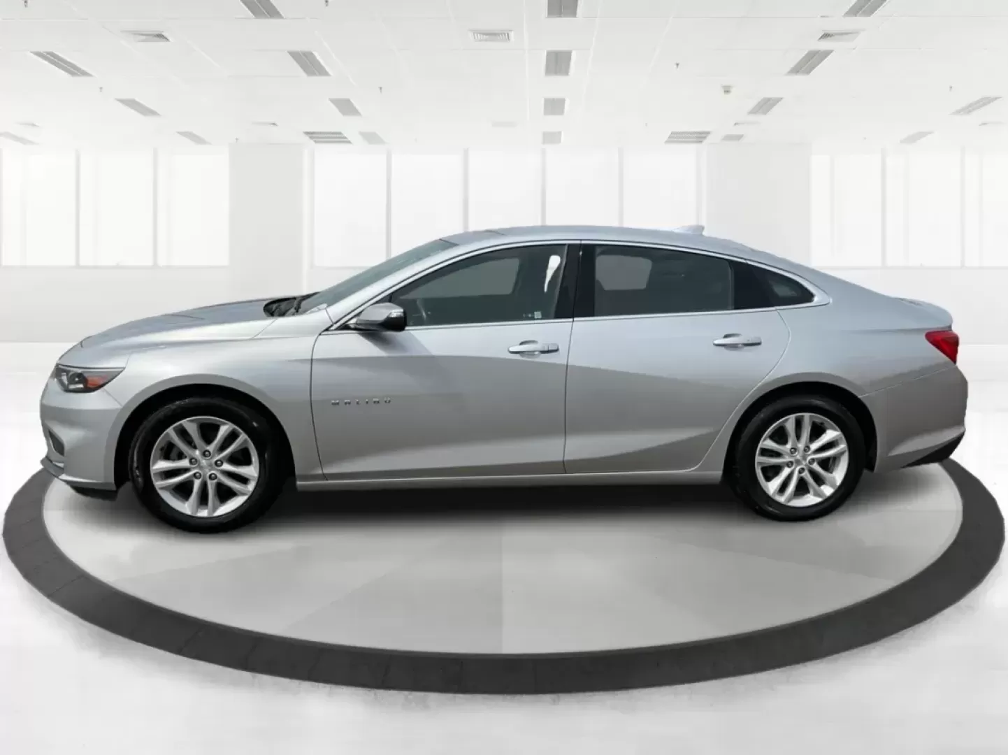 2016 Chevrolet Malibu 1LT (1G1ZE5ST4GF) with an ECOTEC 1.5L I-4 gasoline direct injection engine, located at 1184 Kauffman Ave, Fairborn, OH, 45324, (937) 908-9800, 39.807072, -84.030914 - Photo#5