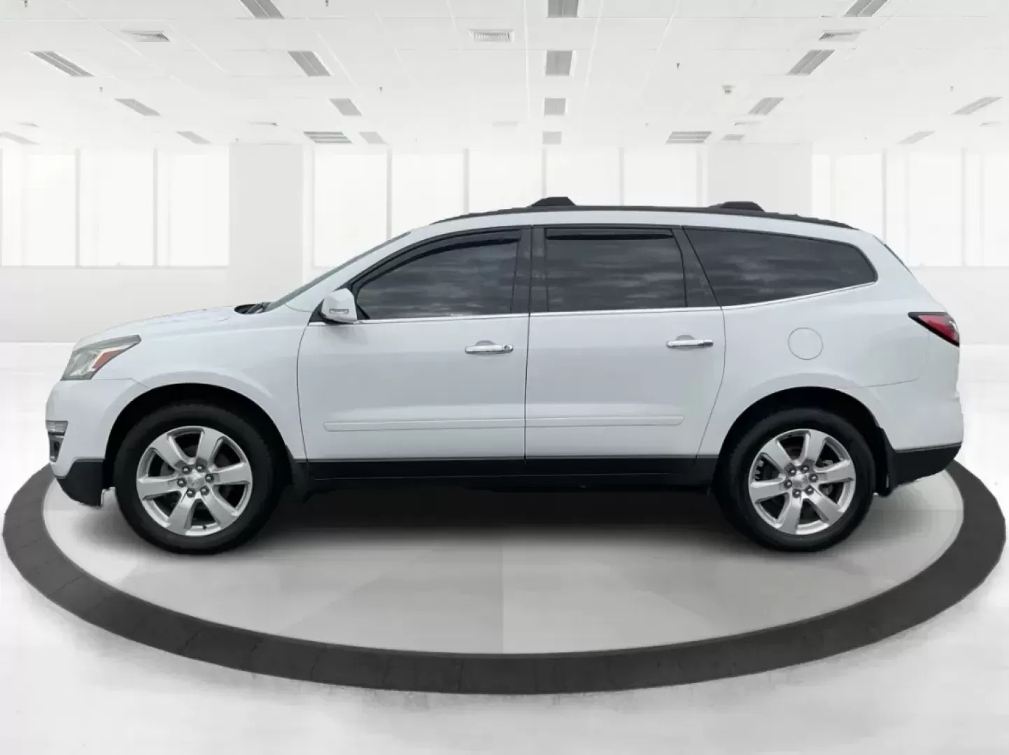 2016 Chevrolet Traverse 1LT (1GNKVGKD8GJ) with an 3.6L V-6 gasoline direct injection engine, located at 1230 East Main St, Xenia, OH, 45385, (937) 908-9800, 39.688026, -83.910172 - Photo#6