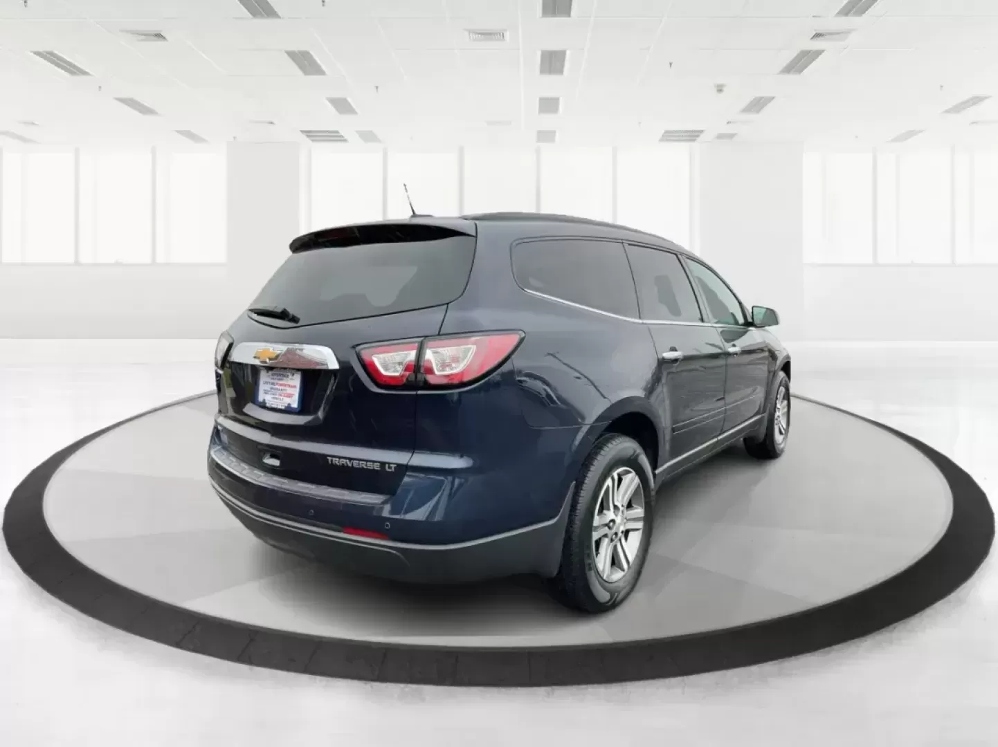 2016 Chevrolet Traverse 2LT (1GNKVHKD1GJ) with an 3.6L V-6 gasoline direct injection engine, located at 4508 South Dixie Dr, Moraine, OH, 45439, (937) 908-9800, 39.689976, -84.218452 - Photo#2