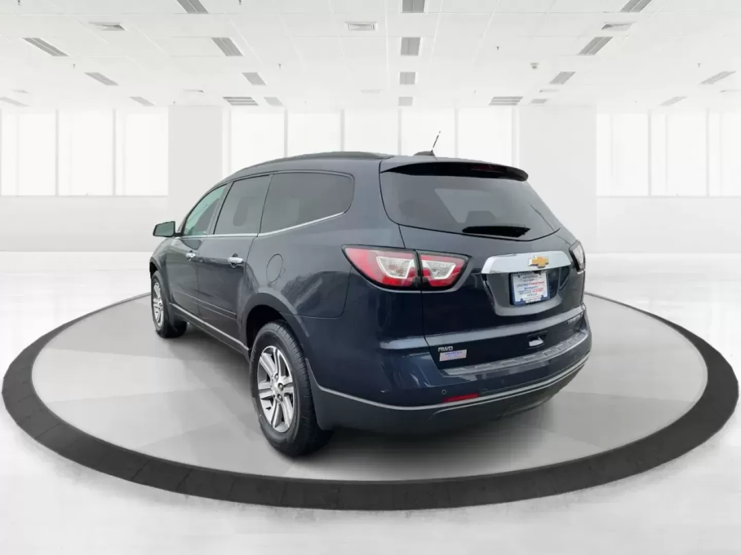 2016 Chevrolet Traverse 2LT (1GNKVHKD1GJ) with an 3.6L V-6 gasoline direct injection engine, located at 4508 South Dixie Dr, Moraine, OH, 45439, (937) 908-9800, 39.689976, -84.218452 - Photo#4