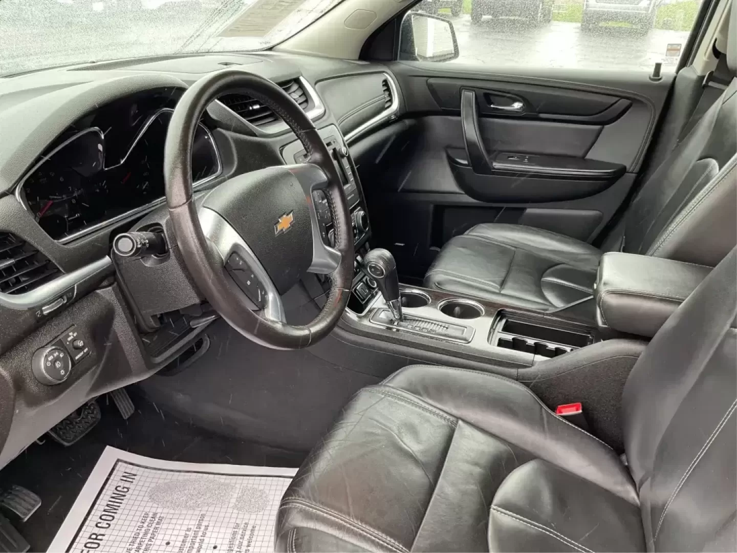 2016 Chevrolet Traverse 2LT (1GNKVHKD1GJ) with an 3.6L V-6 gasoline direct injection engine, located at 4508 South Dixie Dr, Moraine, OH, 45439, (937) 908-9800, 39.689976, -84.218452 - Photo#8