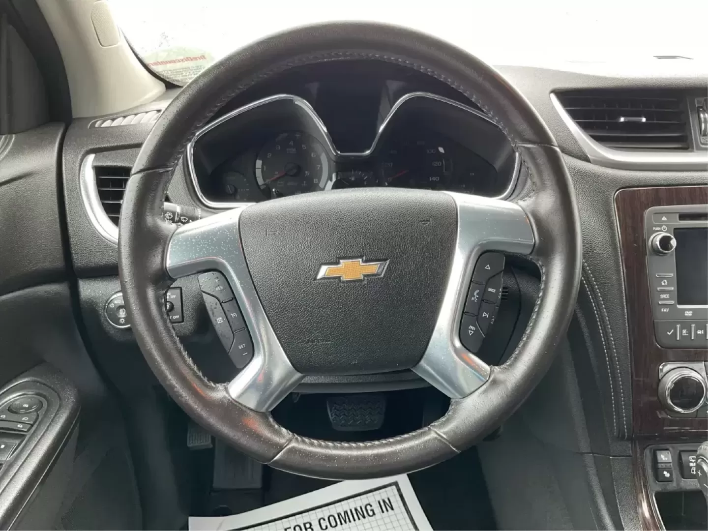 2016 Chevrolet Traverse 2LT (1GNKVHKD1GJ) with an 3.6L V-6 gasoline direct injection engine, located at 4508 South Dixie Dr, Moraine, OH, 45439, (937) 908-9800, 39.689976, -84.218452 - Photo#15