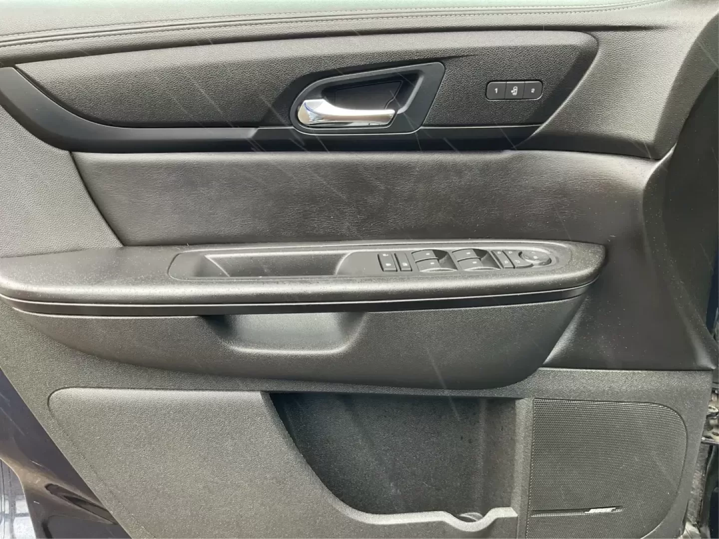 2016 Chevrolet Traverse 2LT (1GNKVHKD1GJ) with an 3.6L V-6 gasoline direct injection engine, located at 4508 South Dixie Dr, Moraine, OH, 45439, (937) 908-9800, 39.689976, -84.218452 - Photo#18