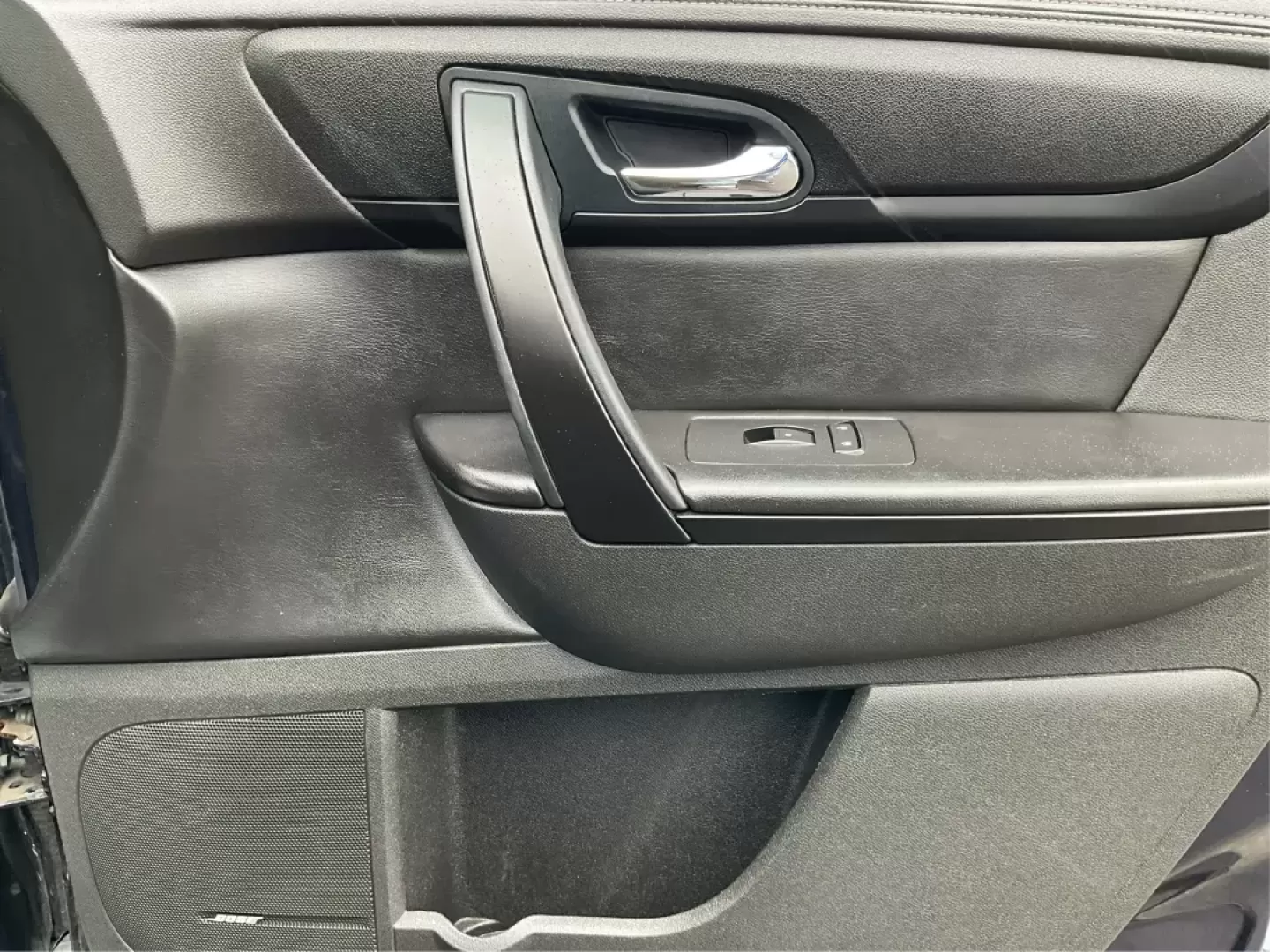 2016 Chevrolet Traverse 2LT (1GNKVHKD1GJ) with an 3.6L V-6 gasoline direct injection engine, located at 4508 South Dixie Dr, Moraine, OH, 45439, (937) 908-9800, 39.689976, -84.218452 - Photo#19