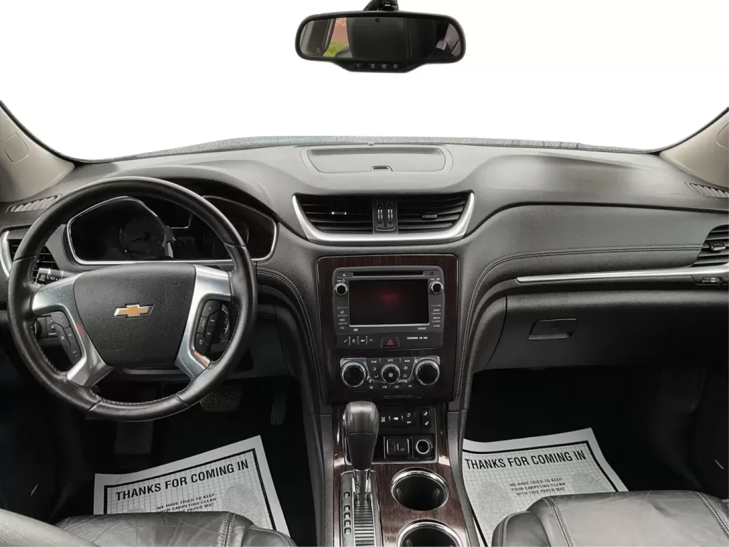2016 Chevrolet Traverse 2LT (1GNKVHKD1GJ) with an 3.6L V-6 gasoline direct injection engine, located at 4508 South Dixie Dr, Moraine, OH, 45439, (937) 908-9800, 39.689976, -84.218452 - Photo#20