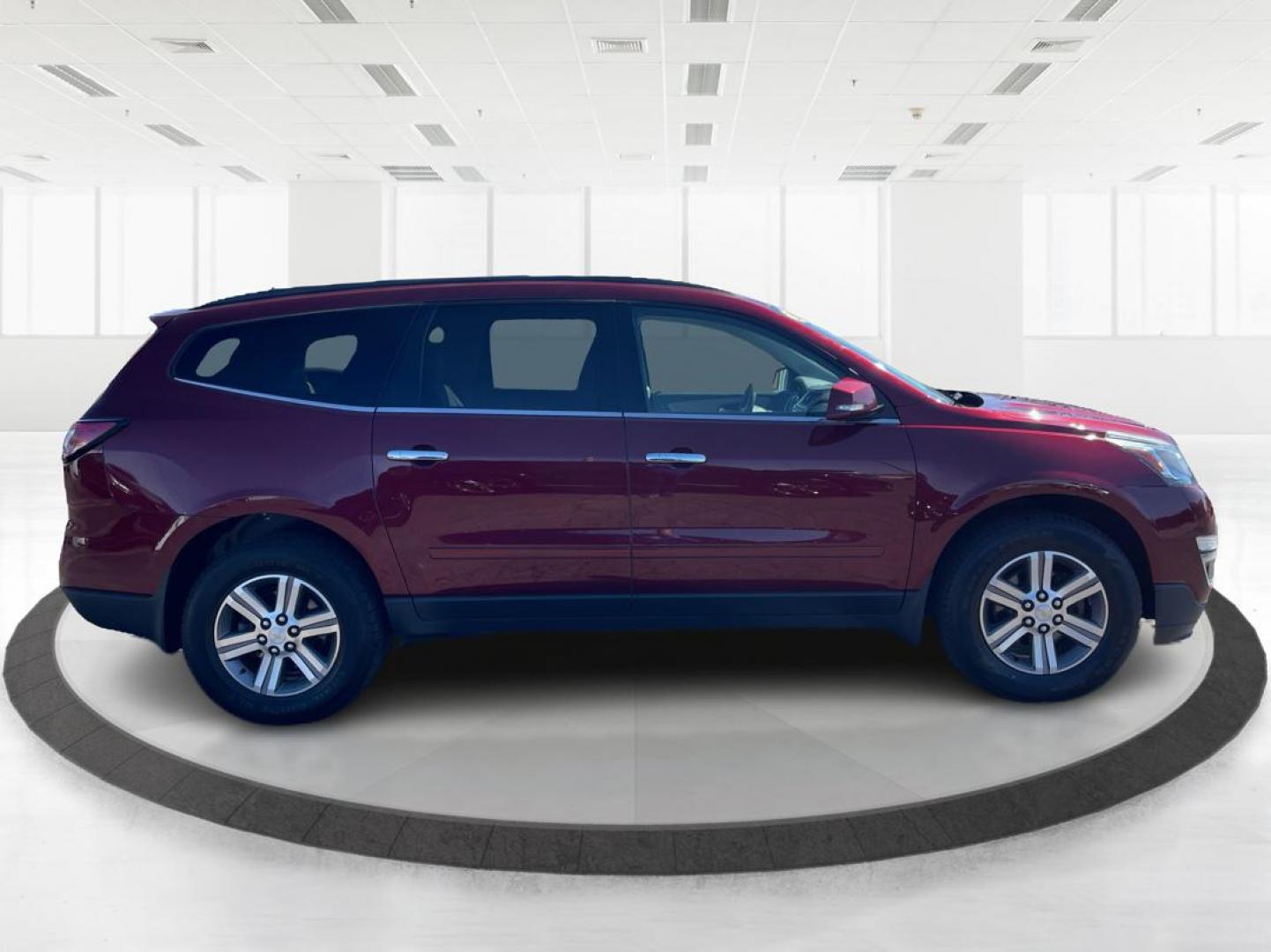 2016 Chevrolet Traverse 2LT (1GNKVHKD2GJ) with an 3.6L V-6 gasoline direct injection engine, located at 1099 N County Rd 25A , Troy, OH, 45373, (937) 908-9800, 40.057079, -84.212883 - Photo#1