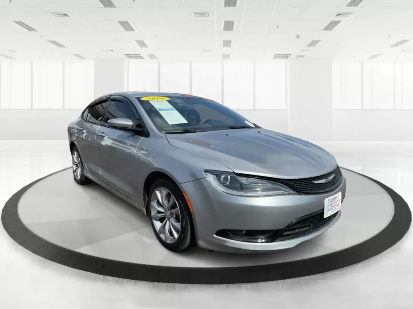 2016 Chrysler 200 S (1C3CCCDG8GN) with an Pentastar 3.6L V-6 DOHC engine, located at 401 Woodman Dr, Riverside, OH, 45431, (937) 908-9800, 39.760899, -84.123421 - Photo#0