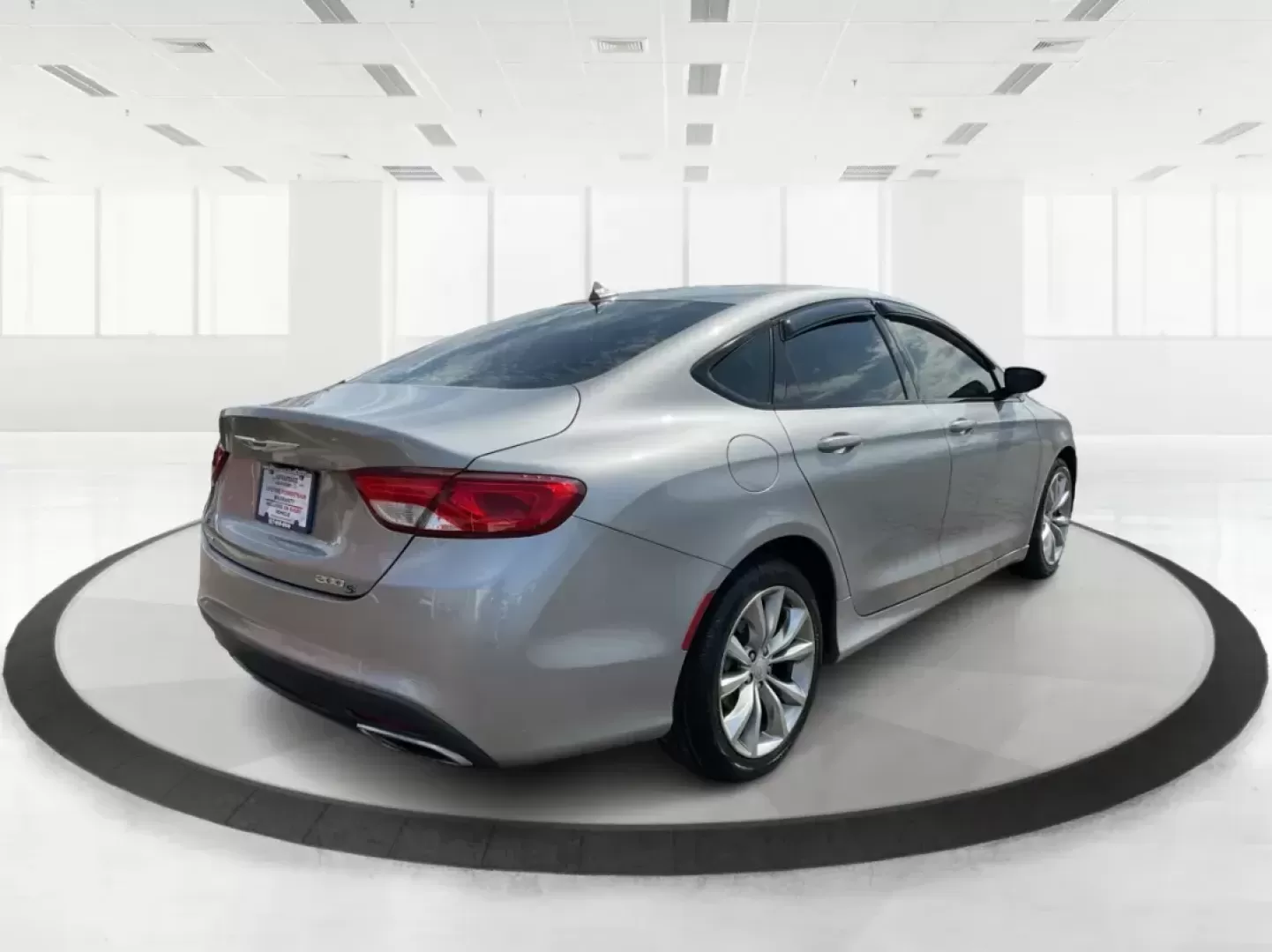 2016 Chrysler 200 S (1C3CCCDG8GN) with an Pentastar 3.6L V-6 DOHC engine, located at 401 Woodman Dr, Riverside, OH, 45431, (937) 908-9800, 39.760899, -84.123421 - Photo#2