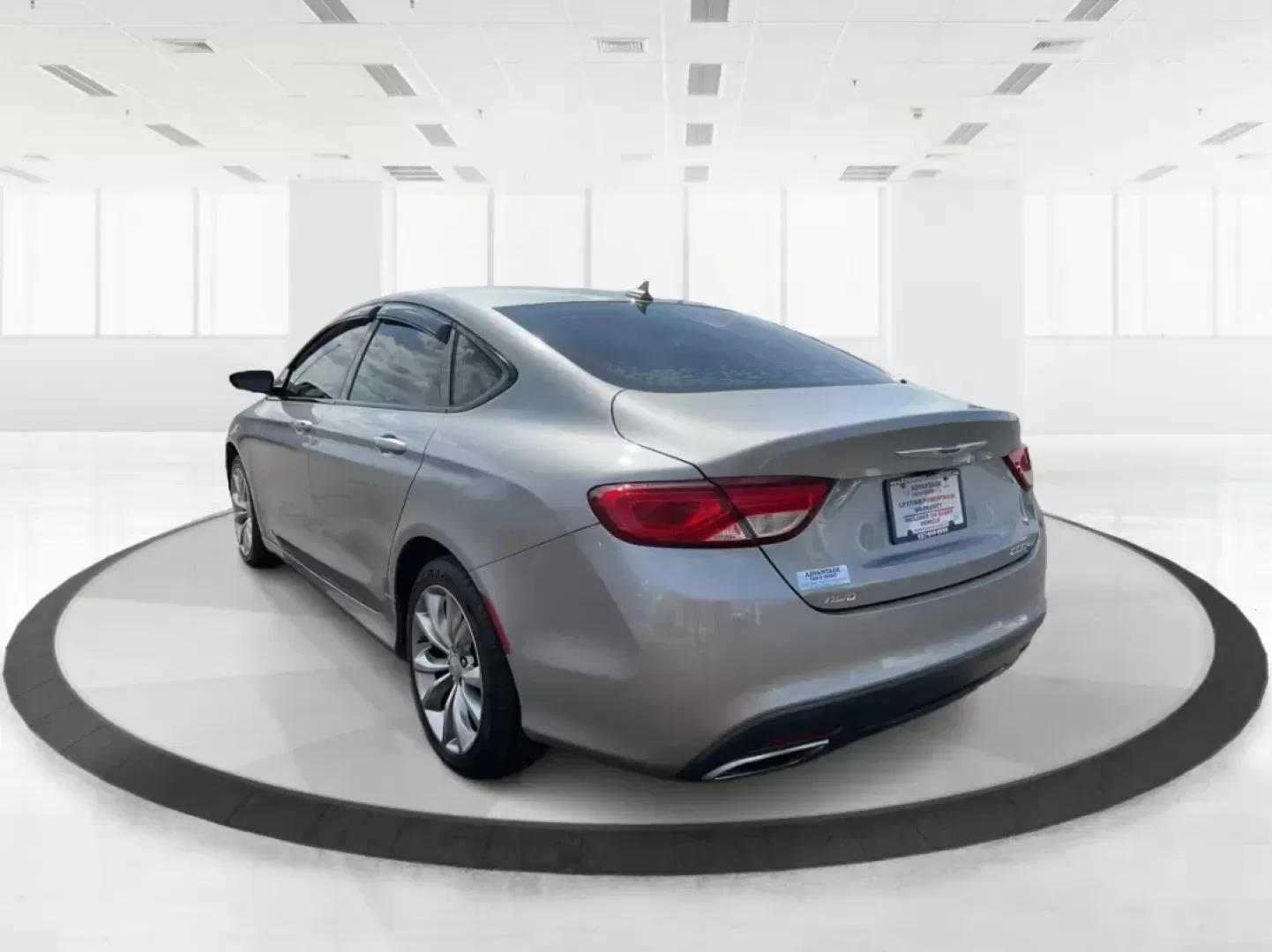 2016 Chrysler 200 S (1C3CCCDG8GN) with an Pentastar 3.6L V-6 DOHC engine, located at 401 Woodman Dr, Riverside, OH, 45431, (937) 908-9800, 39.760899, -84.123421 - Photo#4