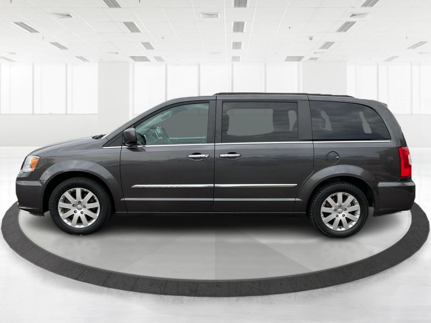 2016 Chrysler Town and Country Touring (2C4RC1BG4GR) with an 3.6L V6 DOHC 24V engine, 6-Speed Automatic transmission, located at 8750 N County Rd 25A, Piqua, OH, 45356, (937) 908-9800, 40.164391, -84.232513 - Photo#5
