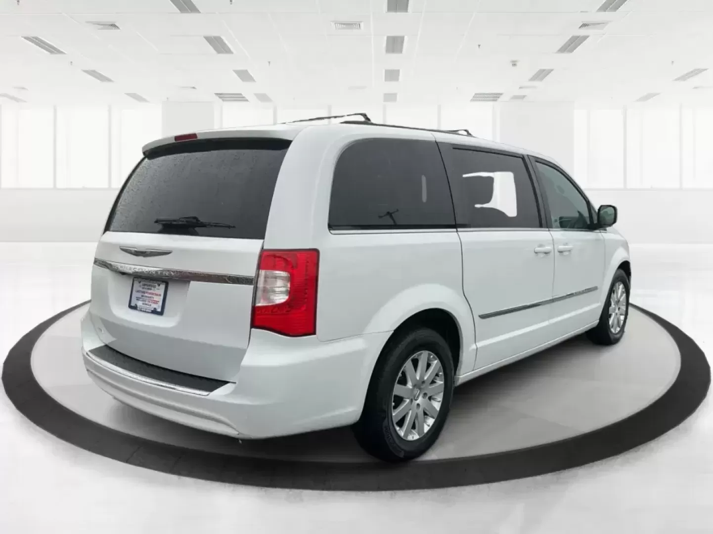 2016 Chrysler Town and Country Touring (2C4RC1BG6GR) with an Pentastar 3.6L V-6 DOHC engine, located at 1951 S Dayton Lakeview Rd., New Carlisle, OH, 45344, (937) 908-9800, 39.890999, -84.050255 - Photo#2