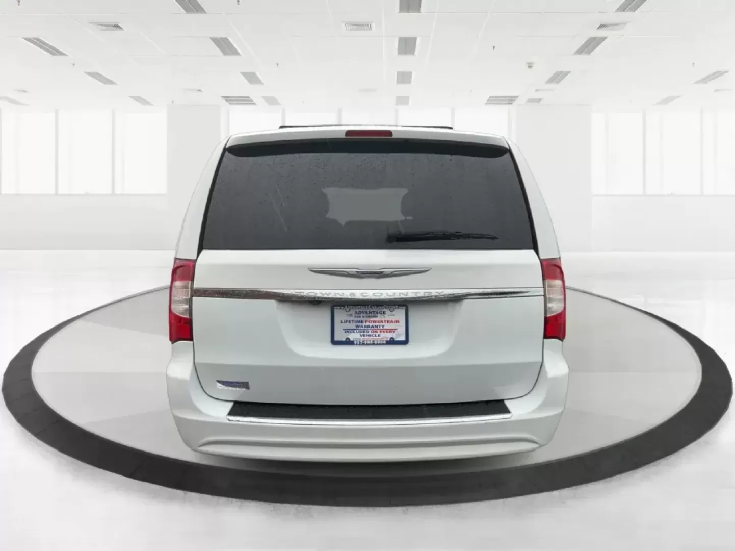 2016 Chrysler Town and Country Touring (2C4RC1BG6GR) with an Pentastar 3.6L V-6 DOHC engine, located at 1951 S Dayton Lakeview Rd., New Carlisle, OH, 45344, (937) 908-9800, 39.890999, -84.050255 - Photo#3