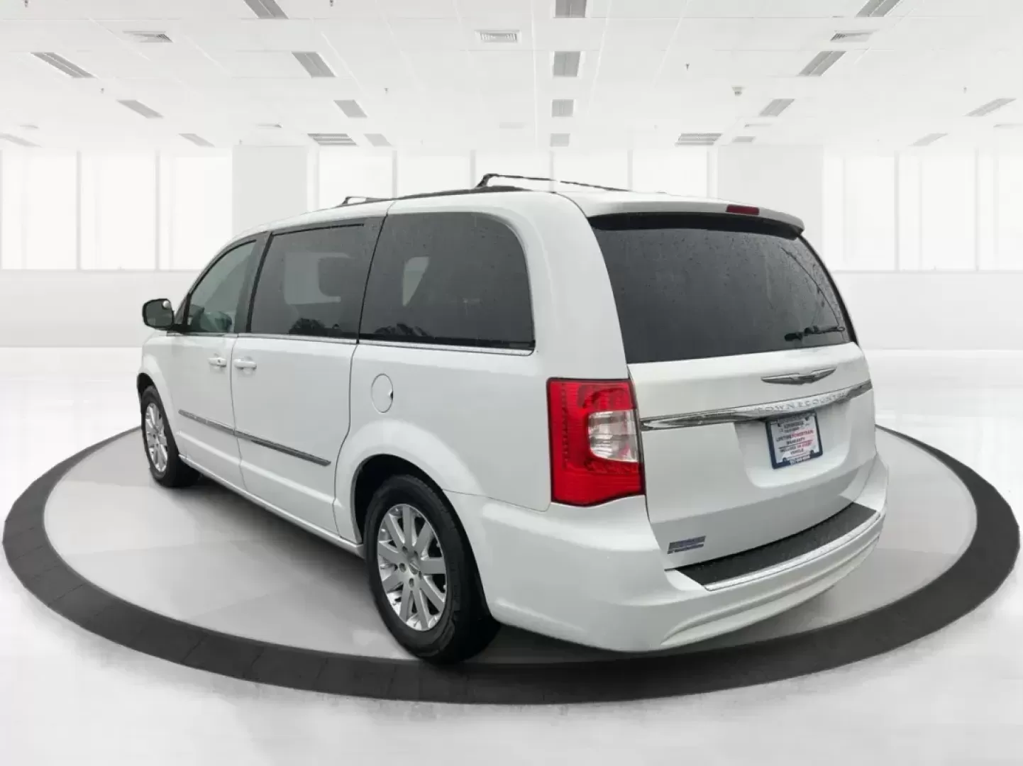 2016 Chrysler Town and Country Touring (2C4RC1BG6GR) with an Pentastar 3.6L V-6 DOHC engine, located at 1951 S Dayton Lakeview Rd., New Carlisle, OH, 45344, (937) 908-9800, 39.890999, -84.050255 - Photo#4