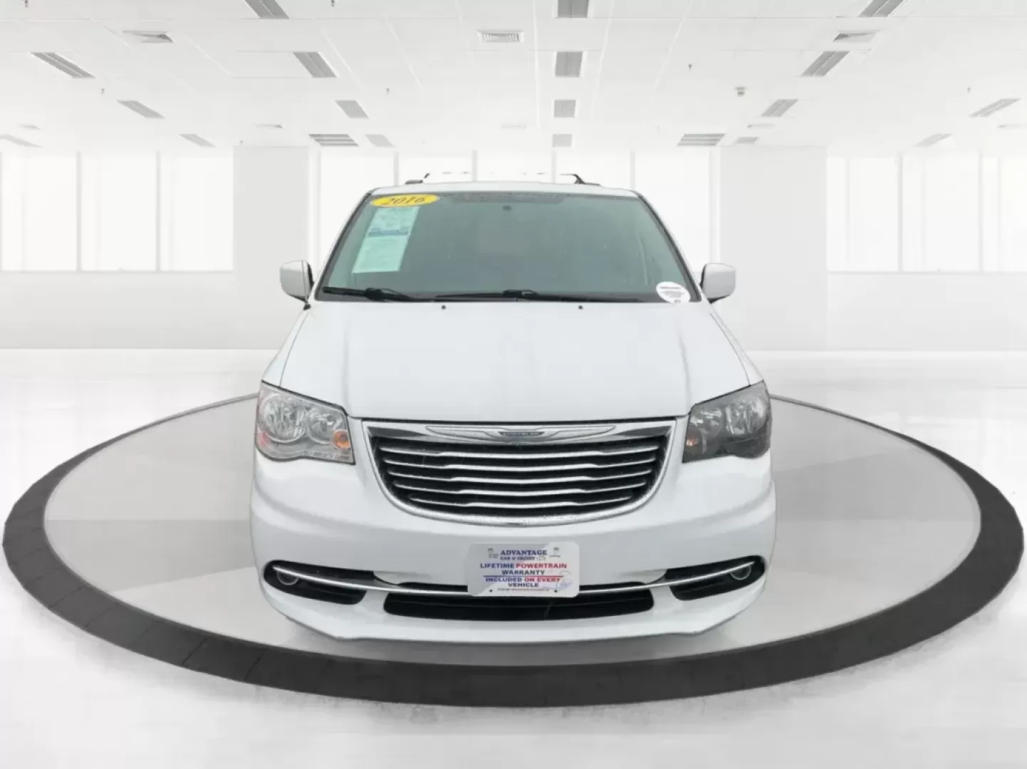 2016 Chrysler Town and Country Touring (2C4RC1BG6GR) with an Pentastar 3.6L V-6 DOHC engine, located at 1951 S Dayton Lakeview Rd., New Carlisle, OH, 45344, (937) 908-9800, 39.890999, -84.050255 - Photo#6