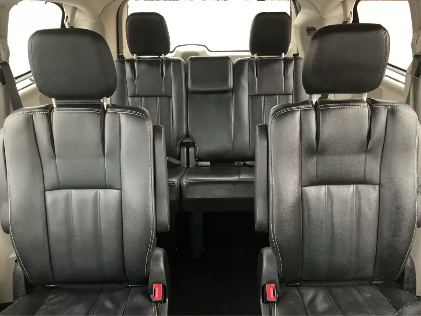 2016 Chrysler Town and Country Touring (2C4RC1BG6GR) with an Pentastar 3.6L V-6 DOHC engine, located at 1951 S Dayton Lakeview Rd., New Carlisle, OH, 45344, (937) 908-9800, 39.890999, -84.050255 - Photo#13
