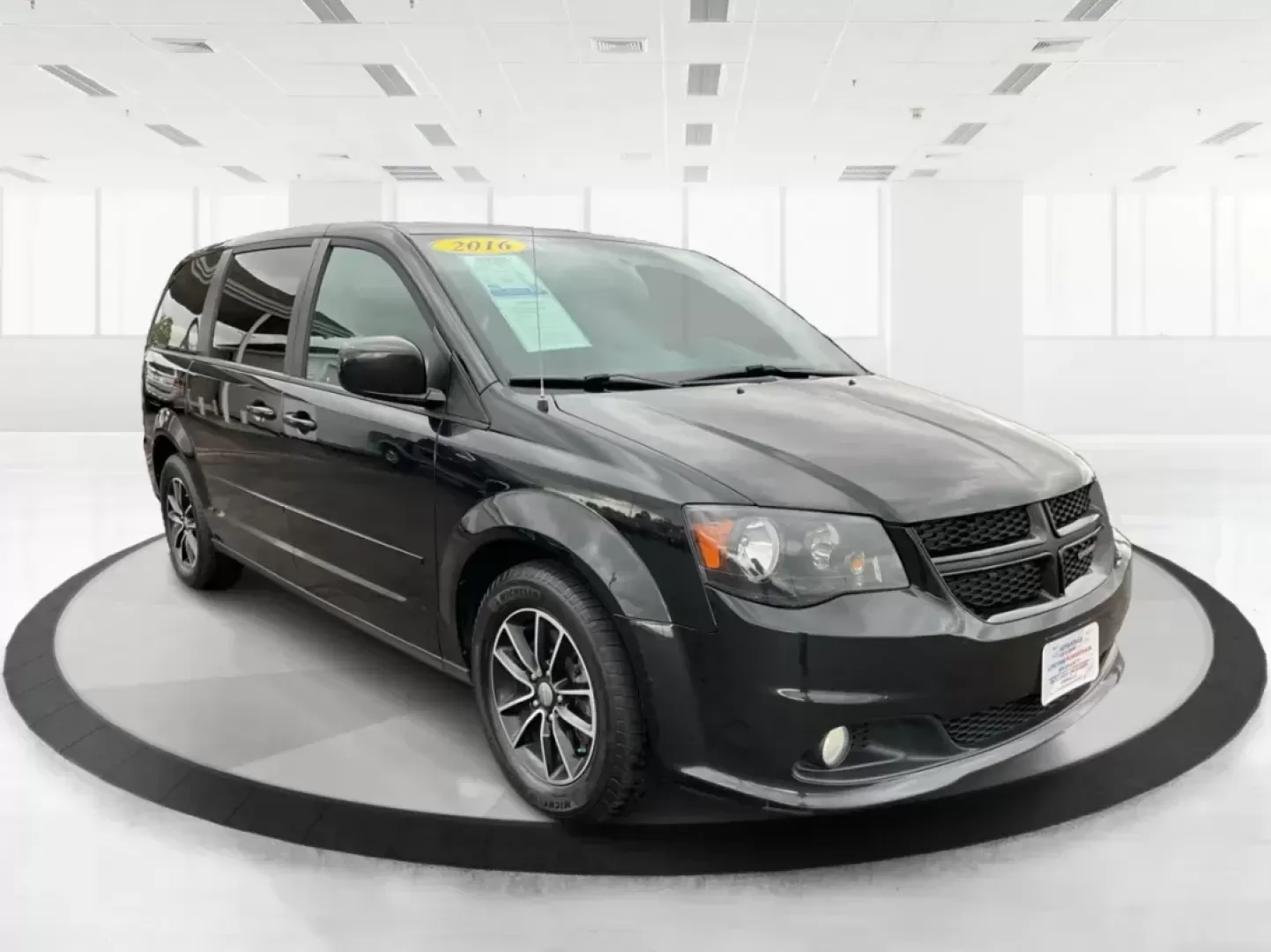 2016 Dodge Grand Caravan SXT (2C4RDGCG6GR) with an Pentastar 3.6L V-6 DOHC engine, located at 880 E. National Road, Vandalia, OH, 45377, (937) 908-9800, 39.891918, -84.183594 - Photo#0