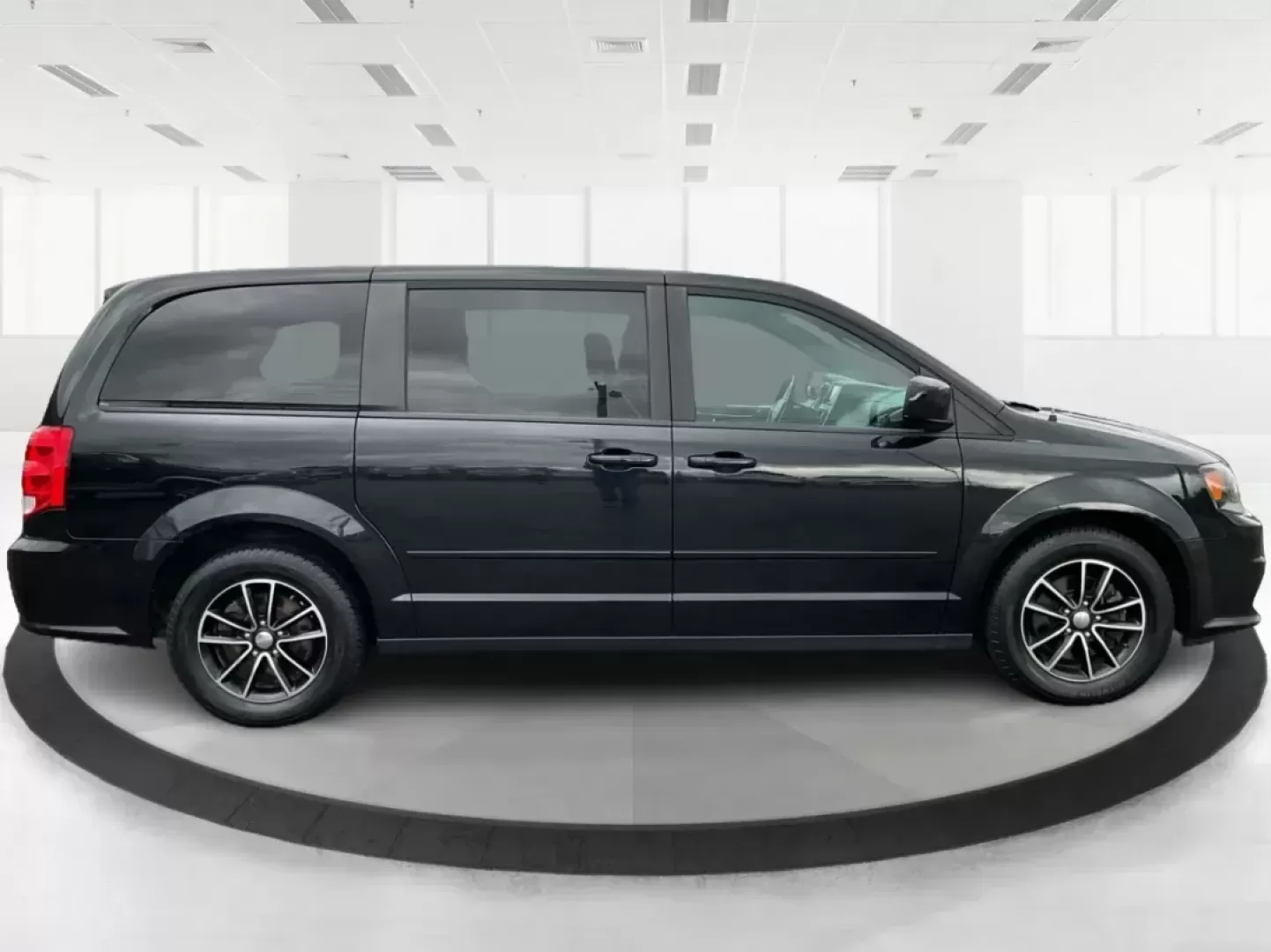 2016 Dodge Grand Caravan SXT (2C4RDGCG6GR) with an Pentastar 3.6L V-6 DOHC engine, located at 880 E. National Road, Vandalia, OH, 45377, (937) 908-9800, 39.891918, -84.183594 - Photo#1