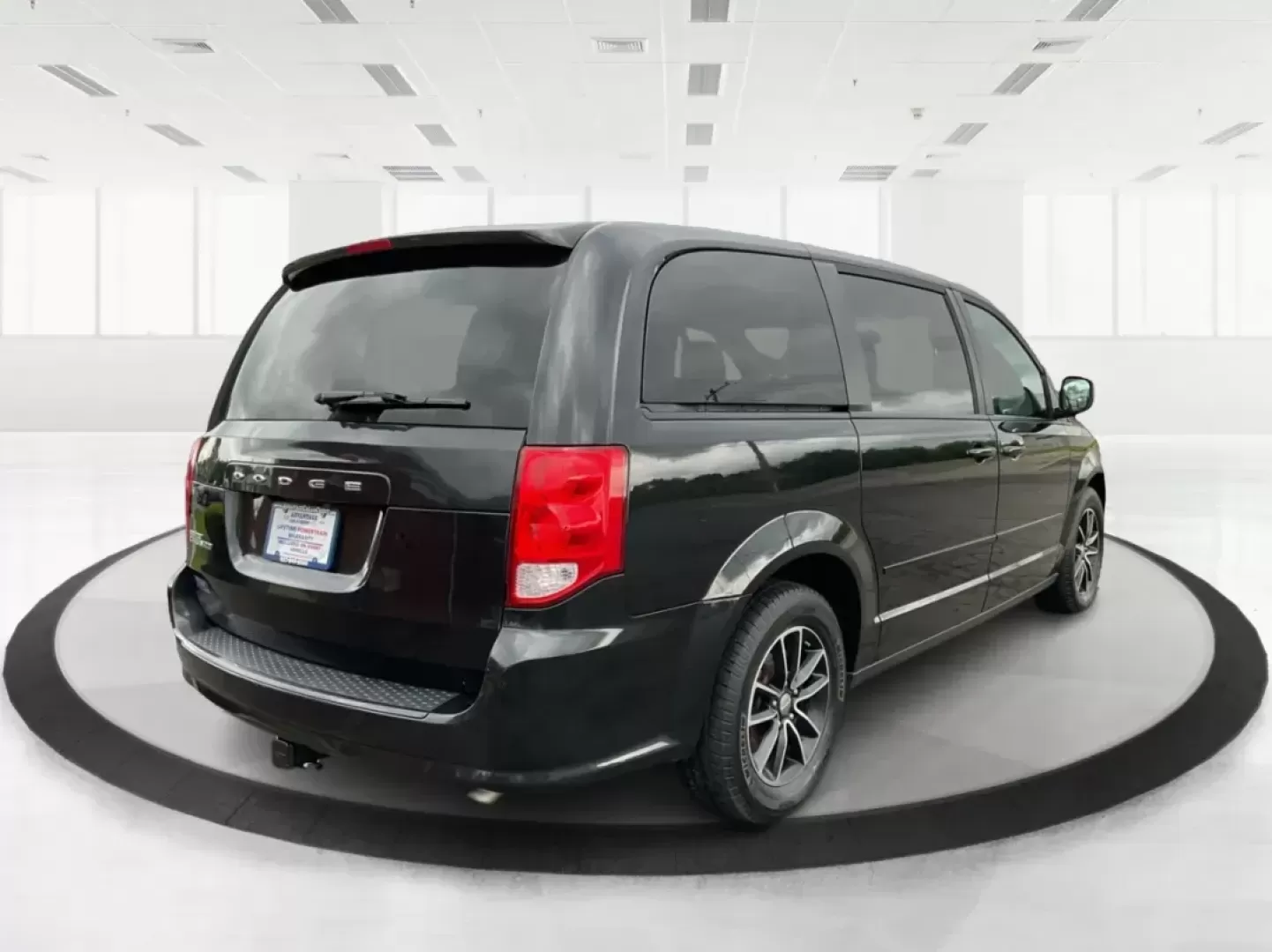 2016 Dodge Grand Caravan SXT (2C4RDGCG6GR) with an Pentastar 3.6L V-6 DOHC engine, located at 880 E. National Road, Vandalia, OH, 45377, (937) 908-9800, 39.891918, -84.183594 - Photo#2