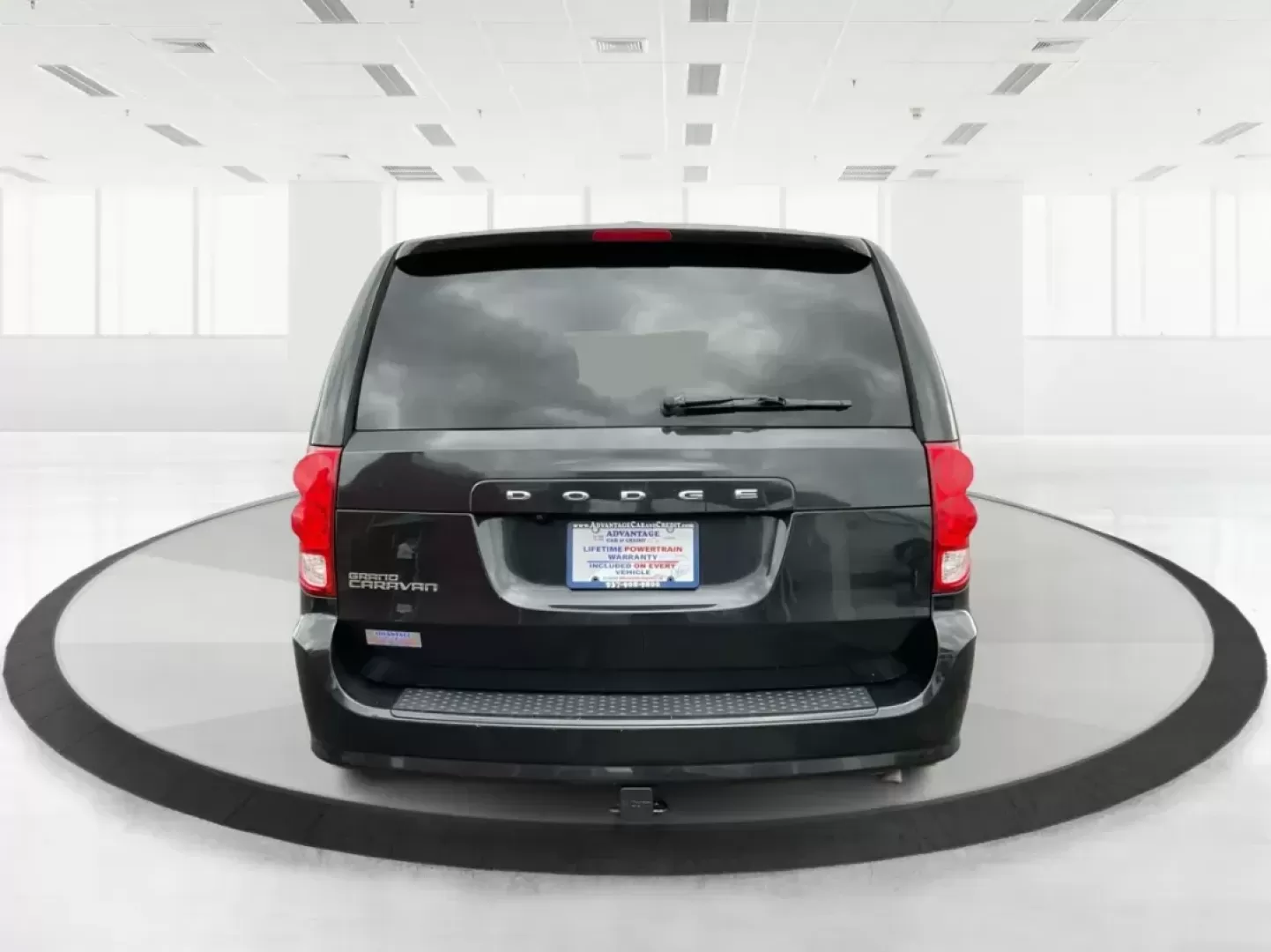2016 Dodge Grand Caravan SXT (2C4RDGCG6GR) with an Pentastar 3.6L V-6 DOHC engine, located at 880 E. National Road, Vandalia, OH, 45377, (937) 908-9800, 39.891918, -84.183594 - Photo#3